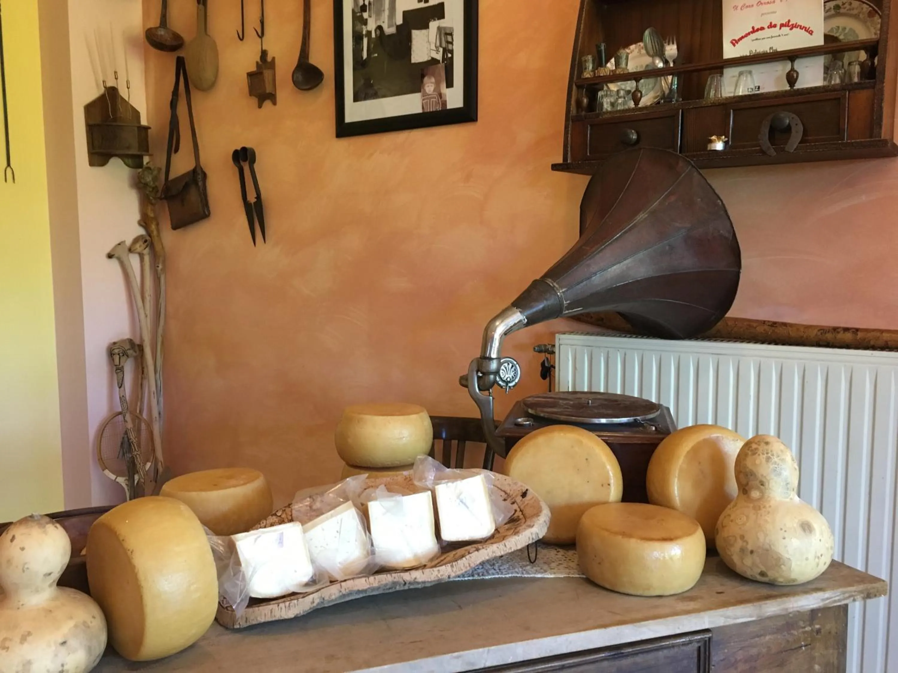 Food and drinks in Hotel Miramonti Seulo Turismo Rurale