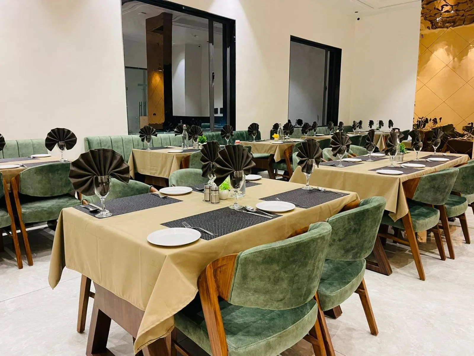 Restaurant/places to eat in VITS Jamnagar