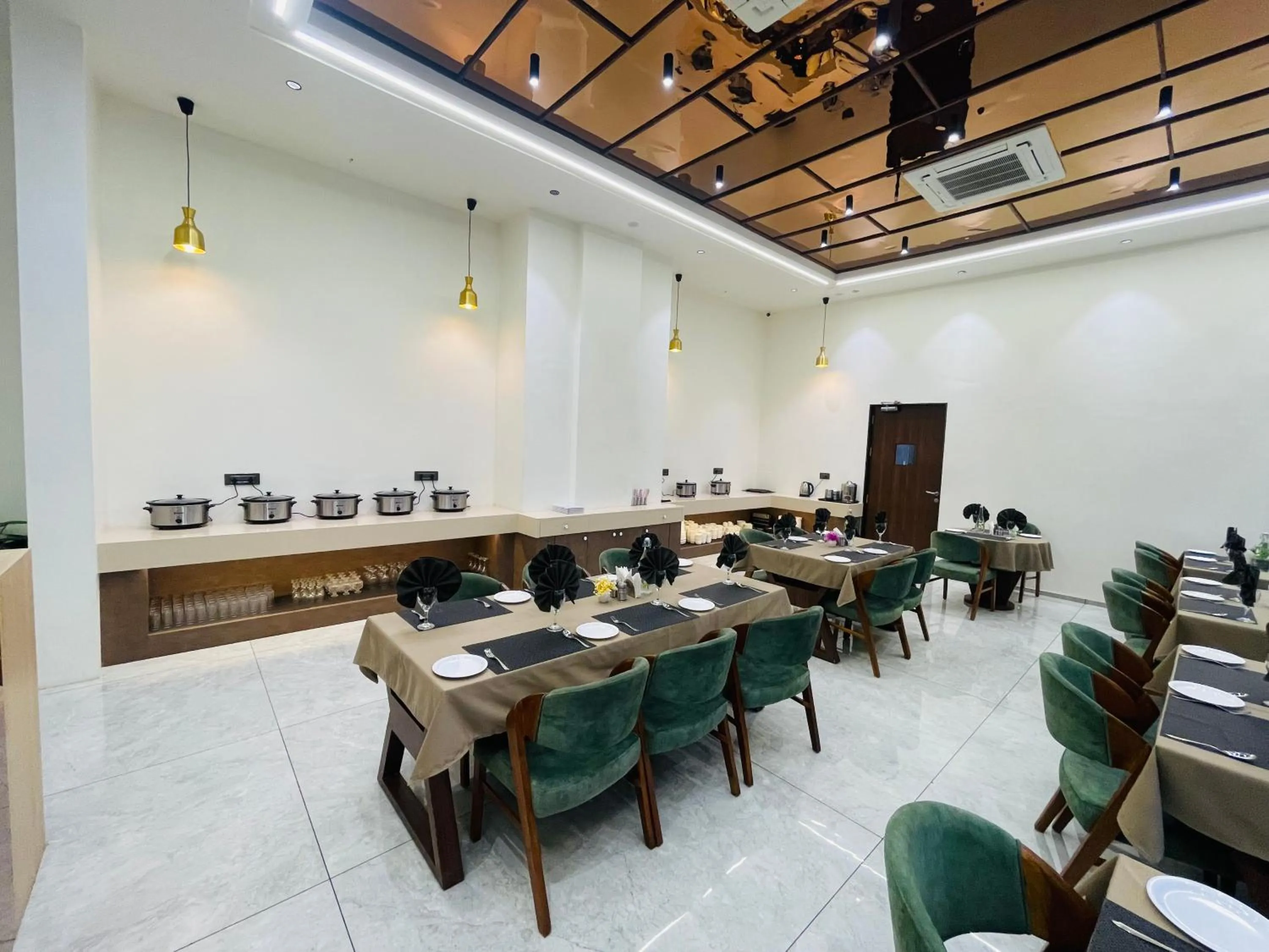 Restaurant/places to eat in VITS Jamnagar