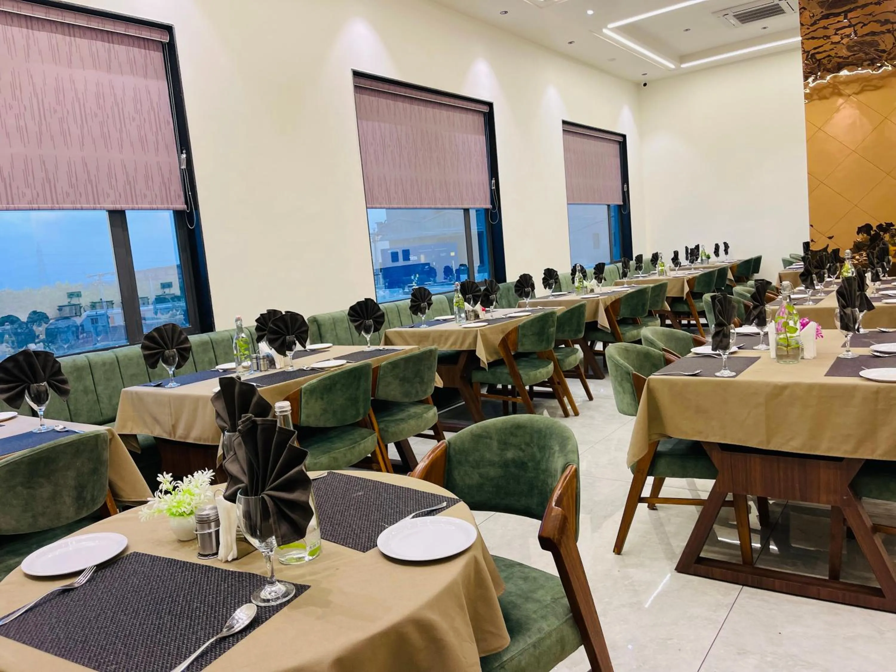 Restaurant/places to eat in VITS Jamnagar