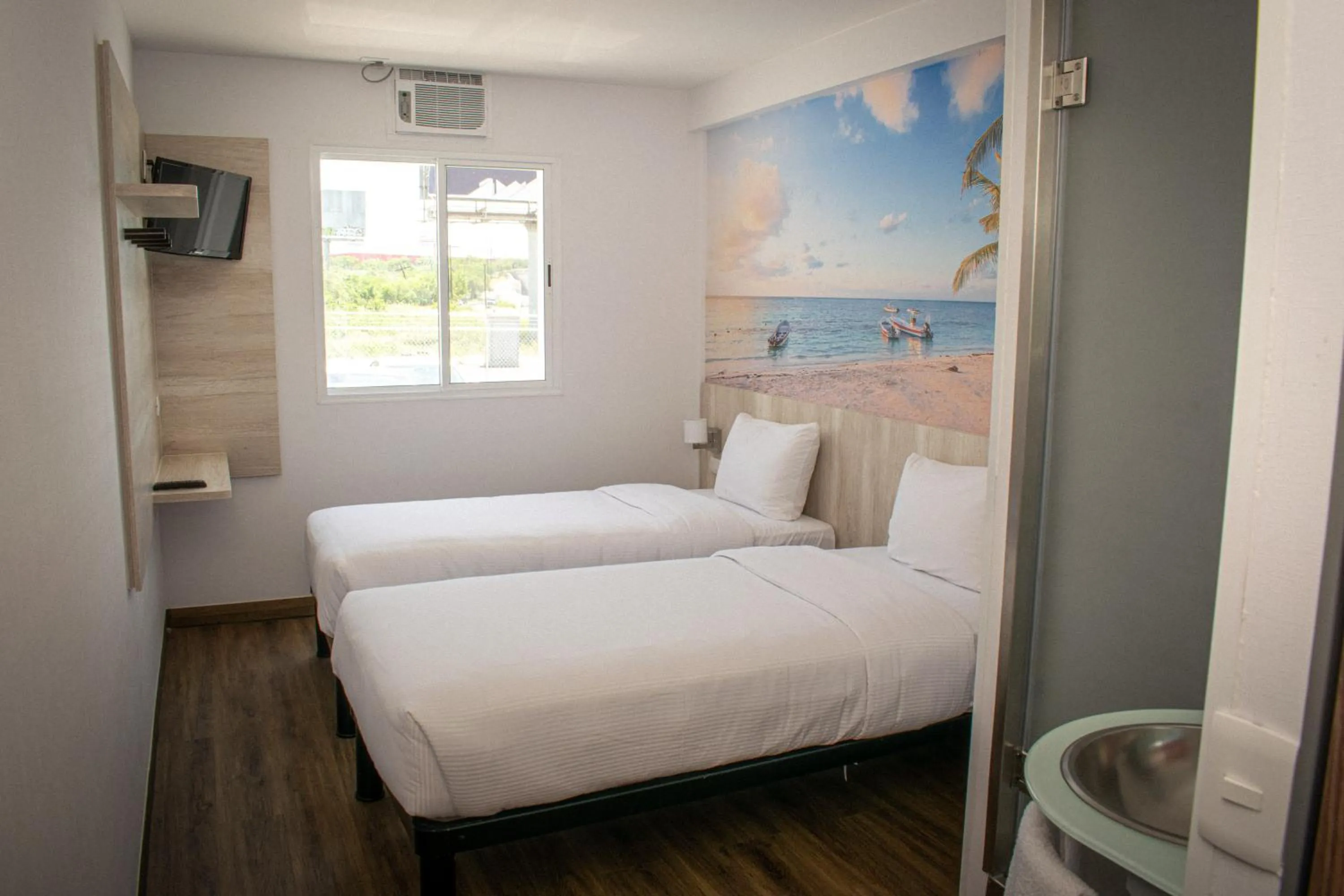 Photo of the whole room, Bed in Hotel Hi! Guadalupe