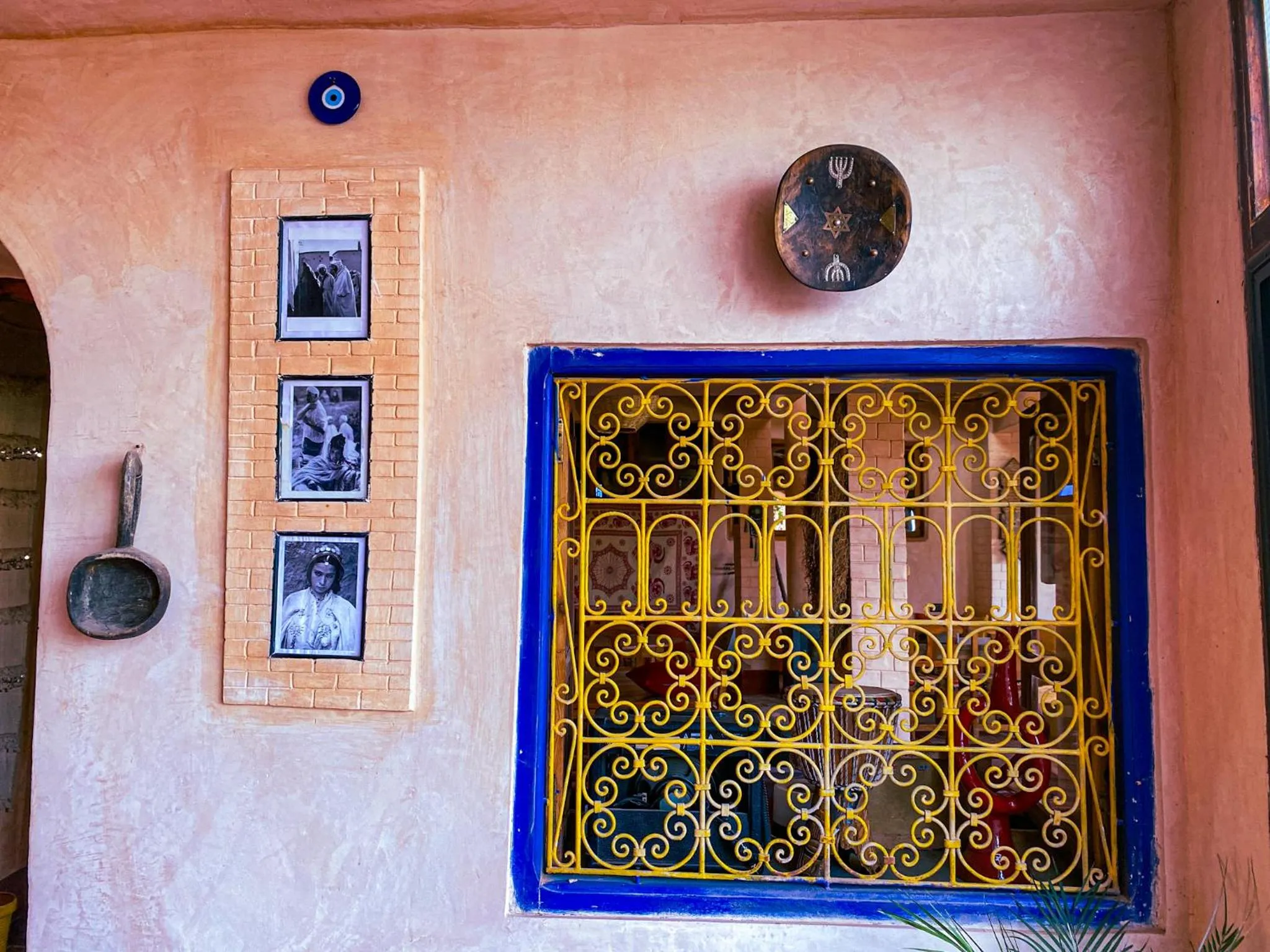Decorative detail in Auberge Ayouze