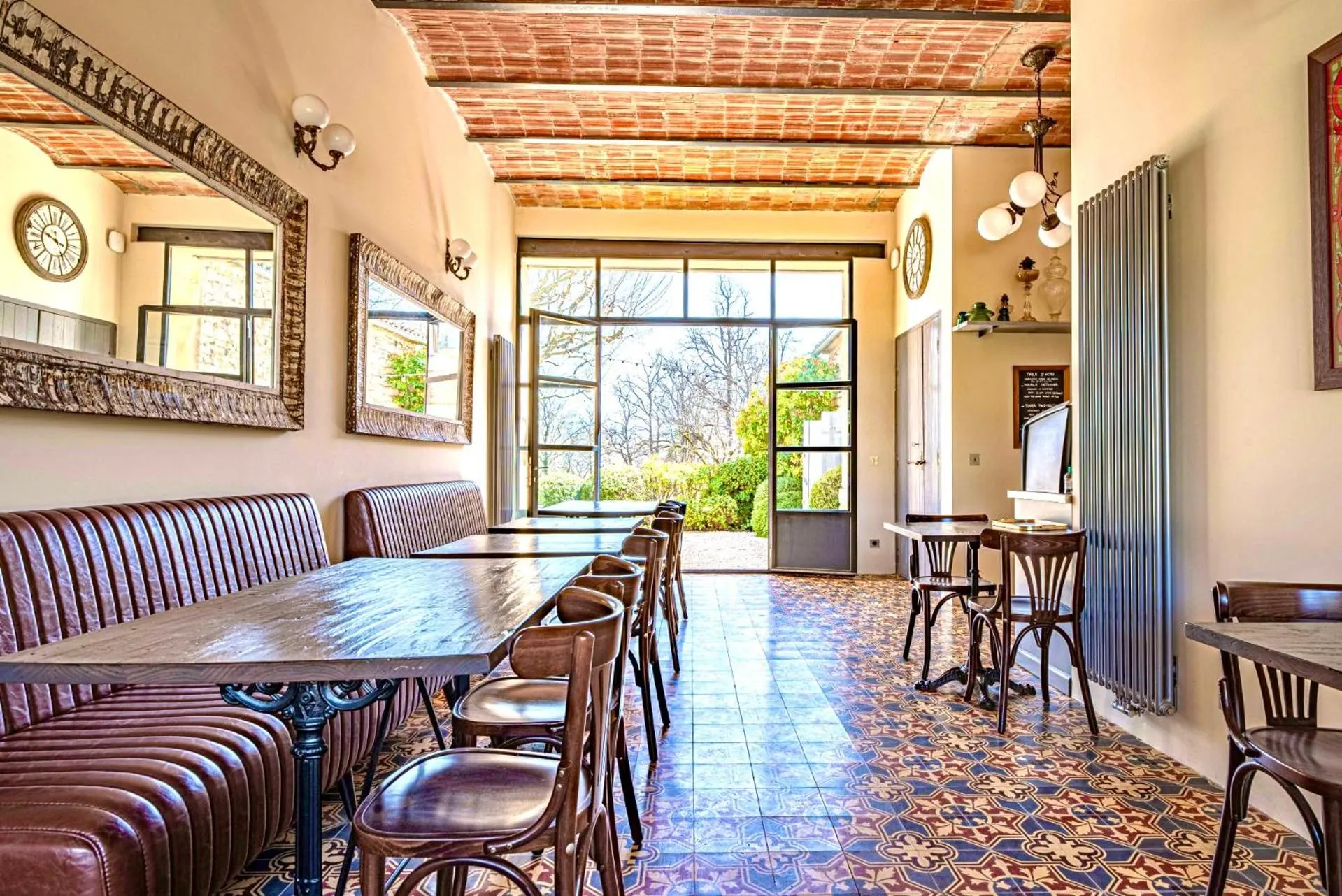 Lounge or bar in La Grande Verrière - Luberon en Provence