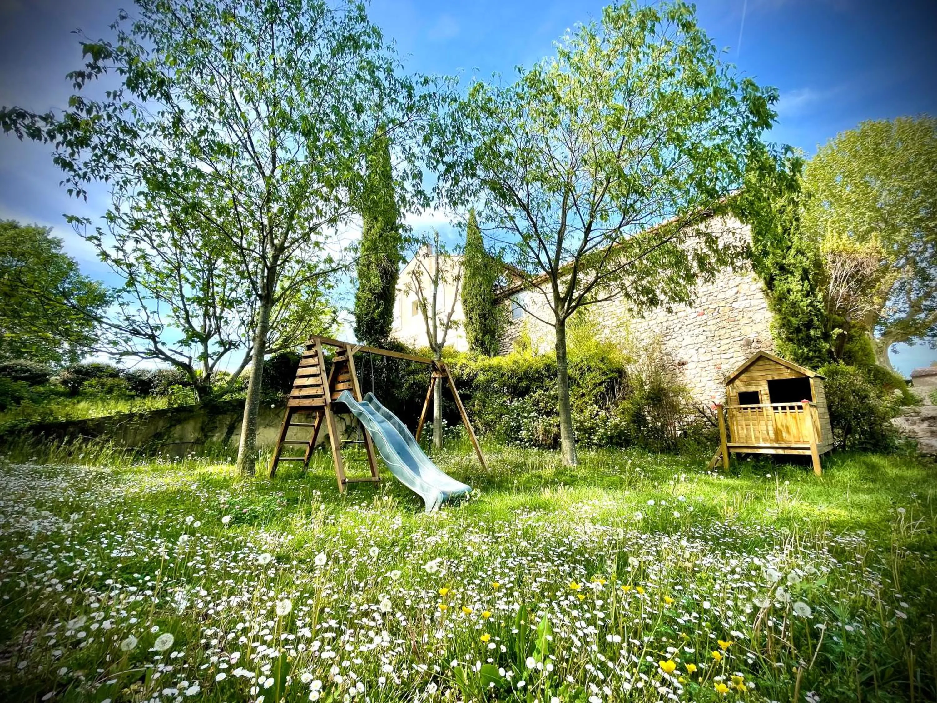 Children play ground in La Grande Verrière - Luberon en Provence