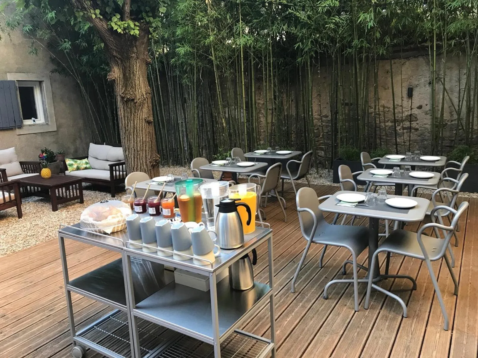 Patio in Le Voyageur - Chambres d'Hôtes