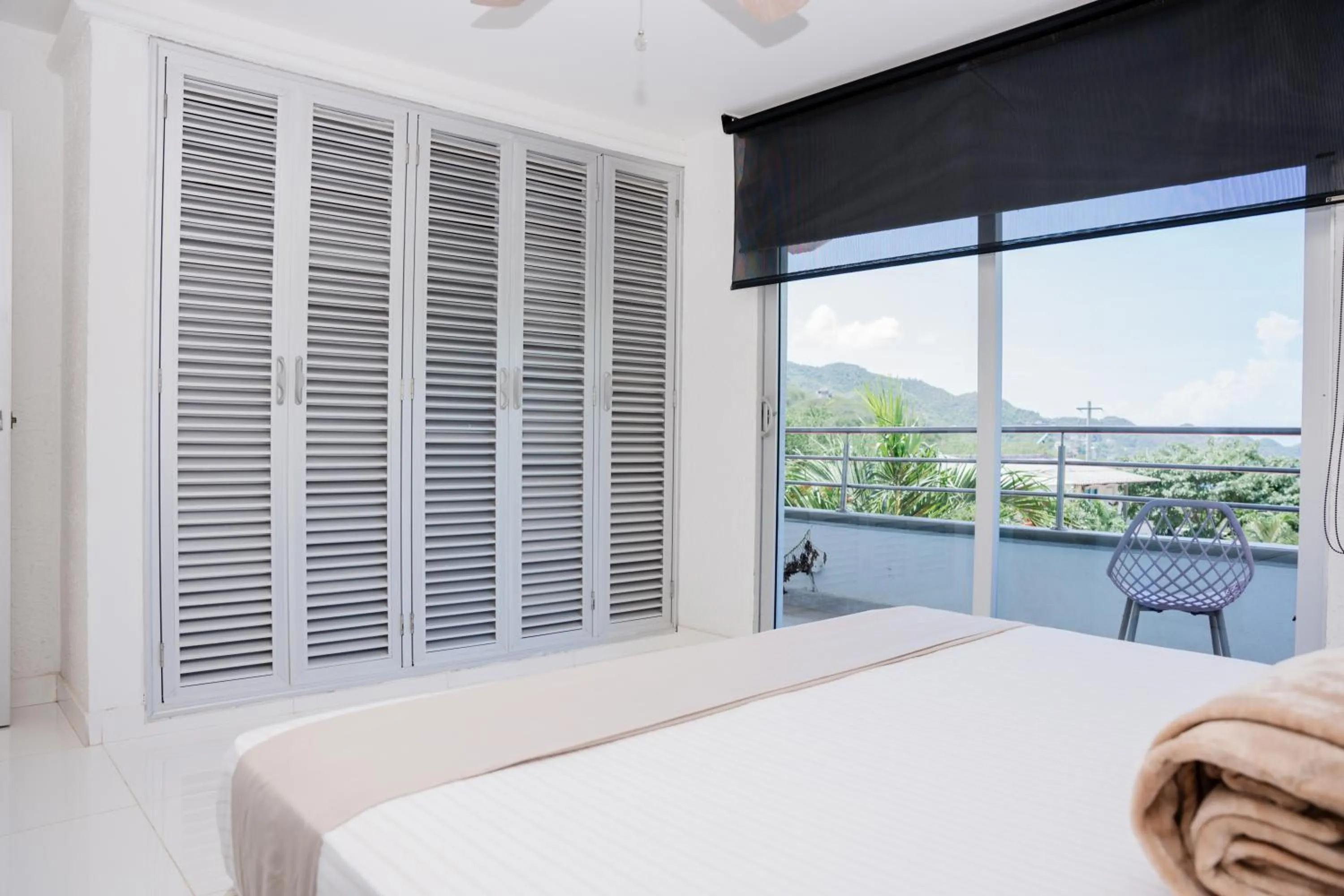 wardrobe, Bed in Hotel Kaamú Taganga