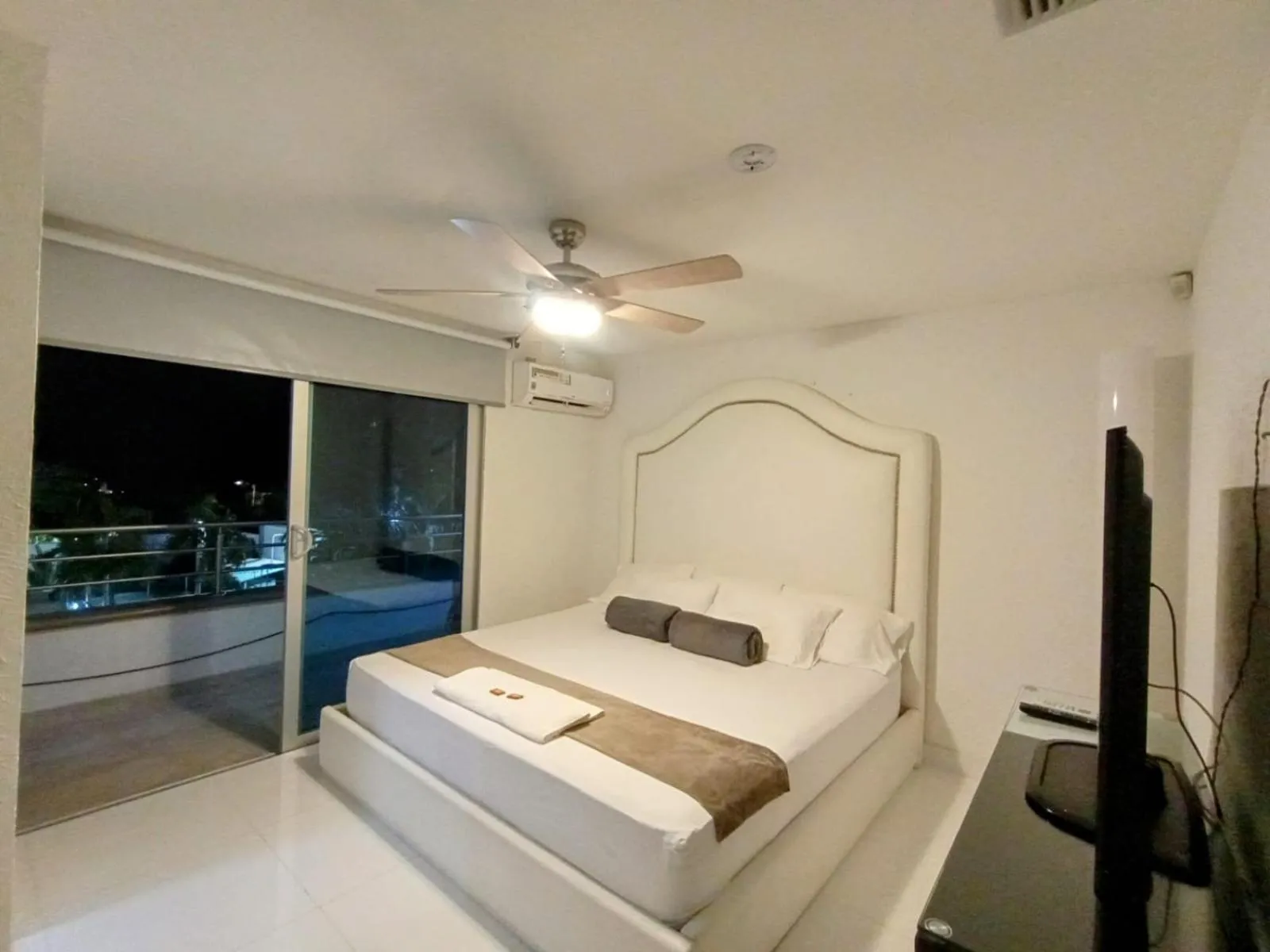 Bed in Hotel Kaamú Taganga