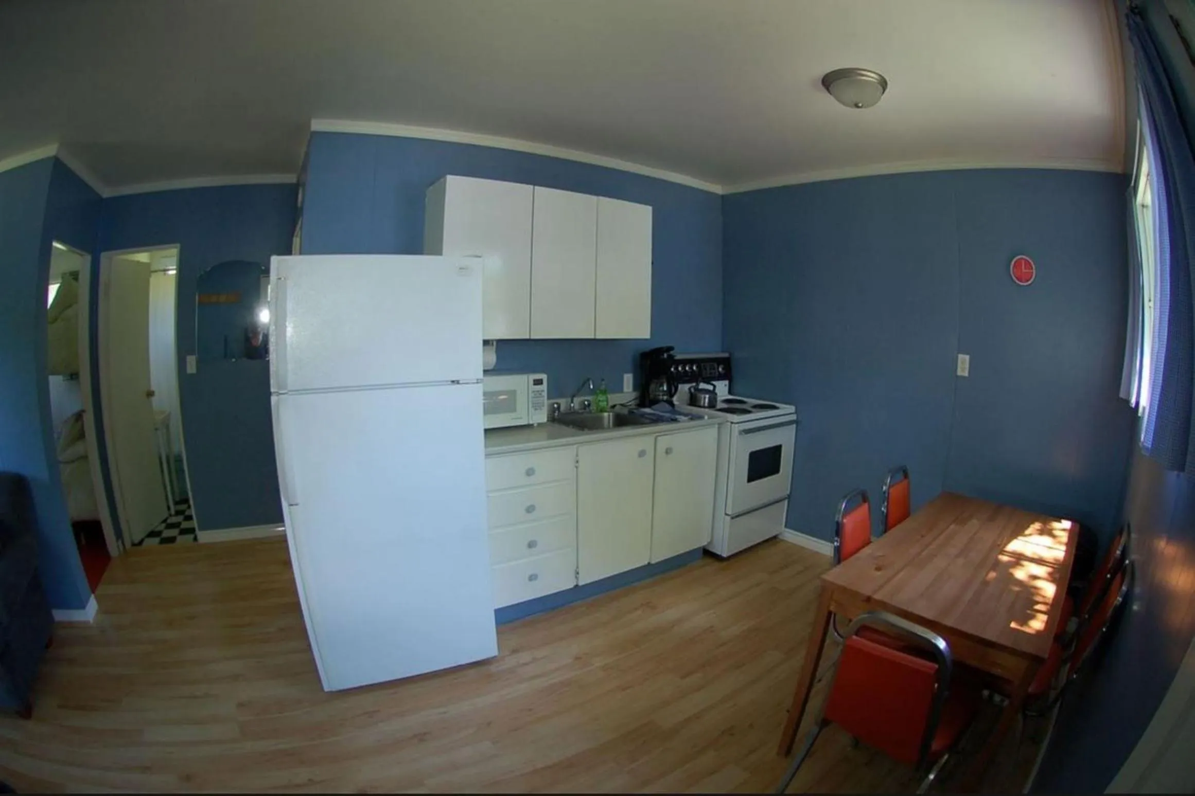 Kitchen or kitchenette in Muskoka Shores Cottages