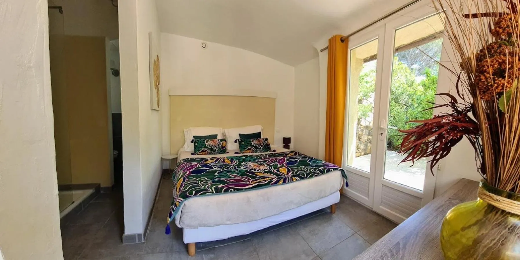 Bedroom, Bed in Salvacintoggio -Votre Villa avec Piscine Privée-