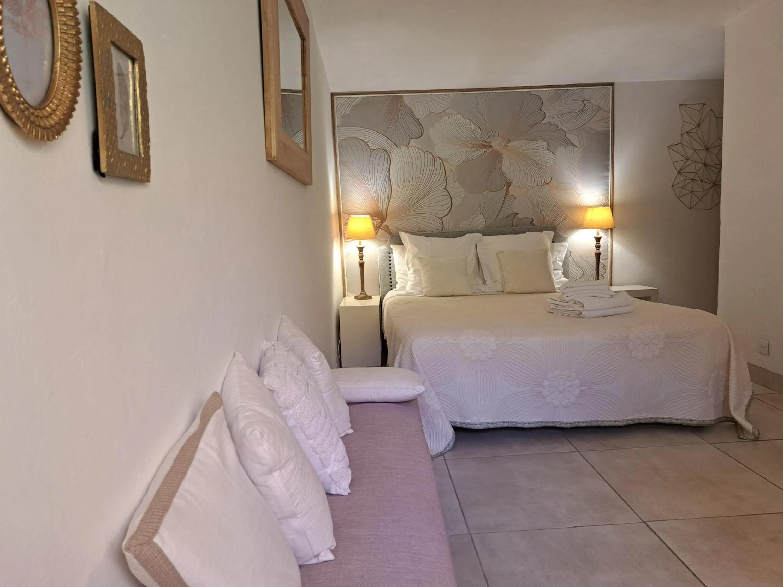 Bedroom, Bed in Salvacintoggio -Votre Villa avec Piscine Privée-