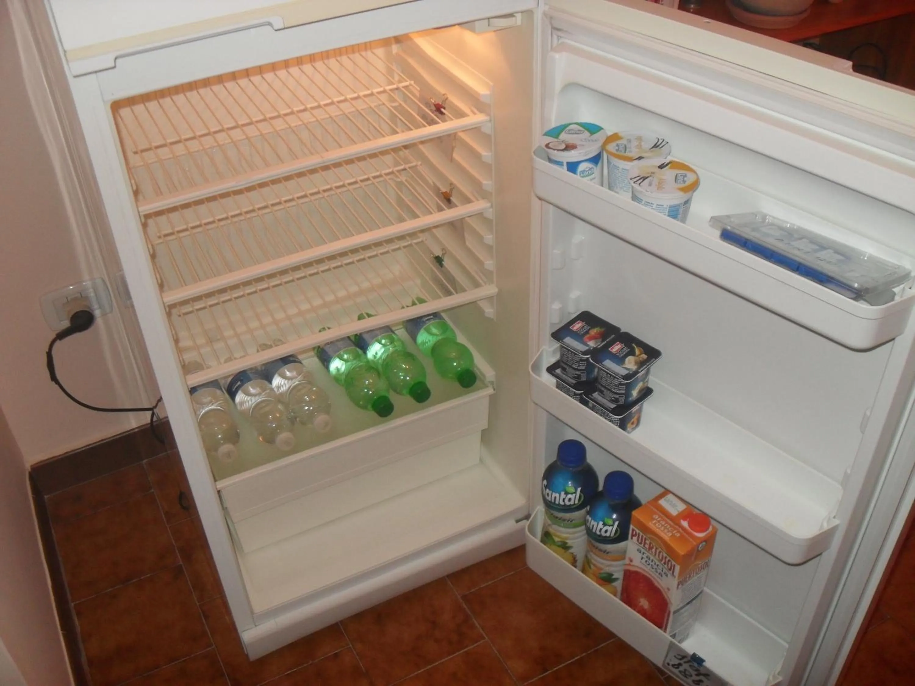 Communal kitchen in B&B Villa Claudia