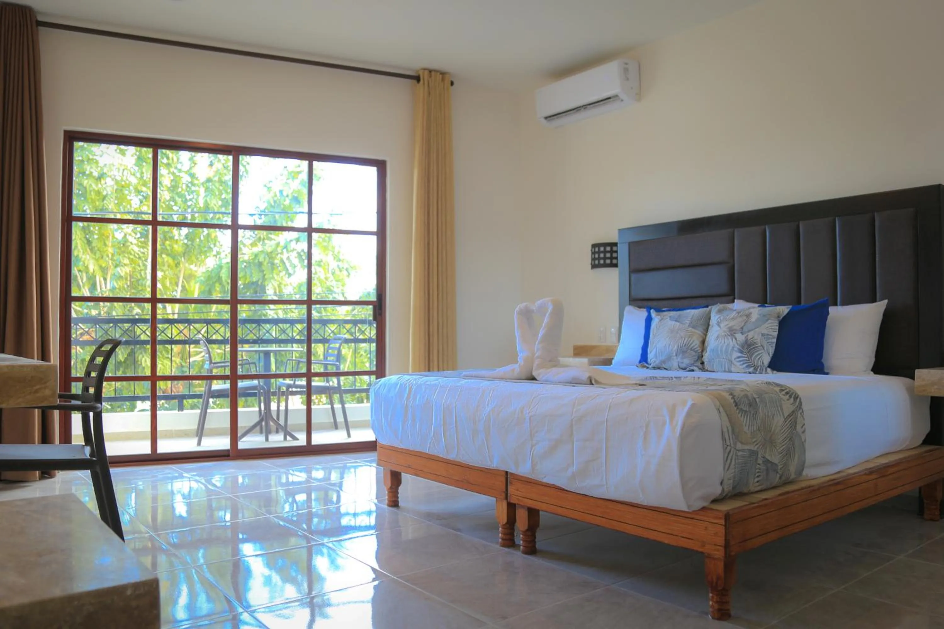 Bed in Hotel Alux x Over Blue