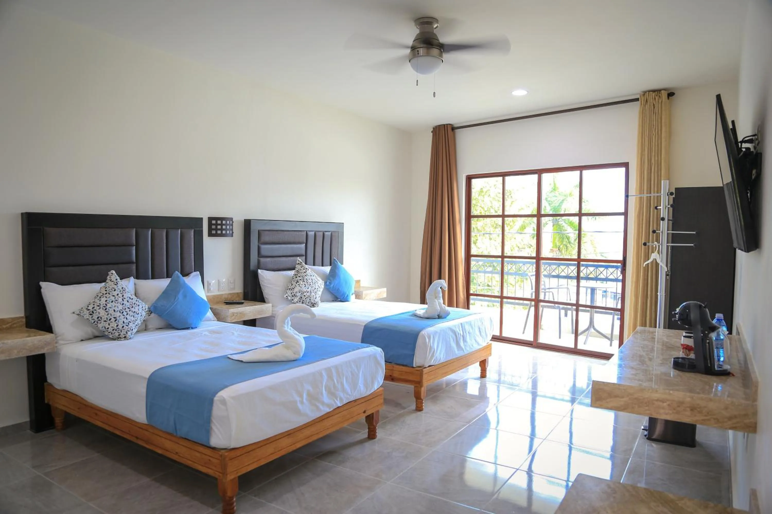 Bed in Hotel Alux x Over Blue