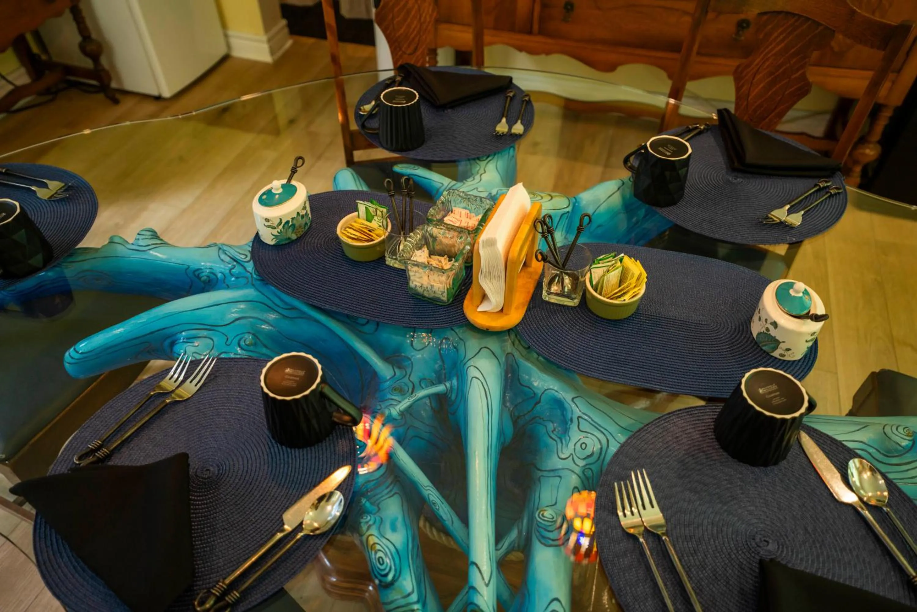 Dining area in Gîte Crystal Inn