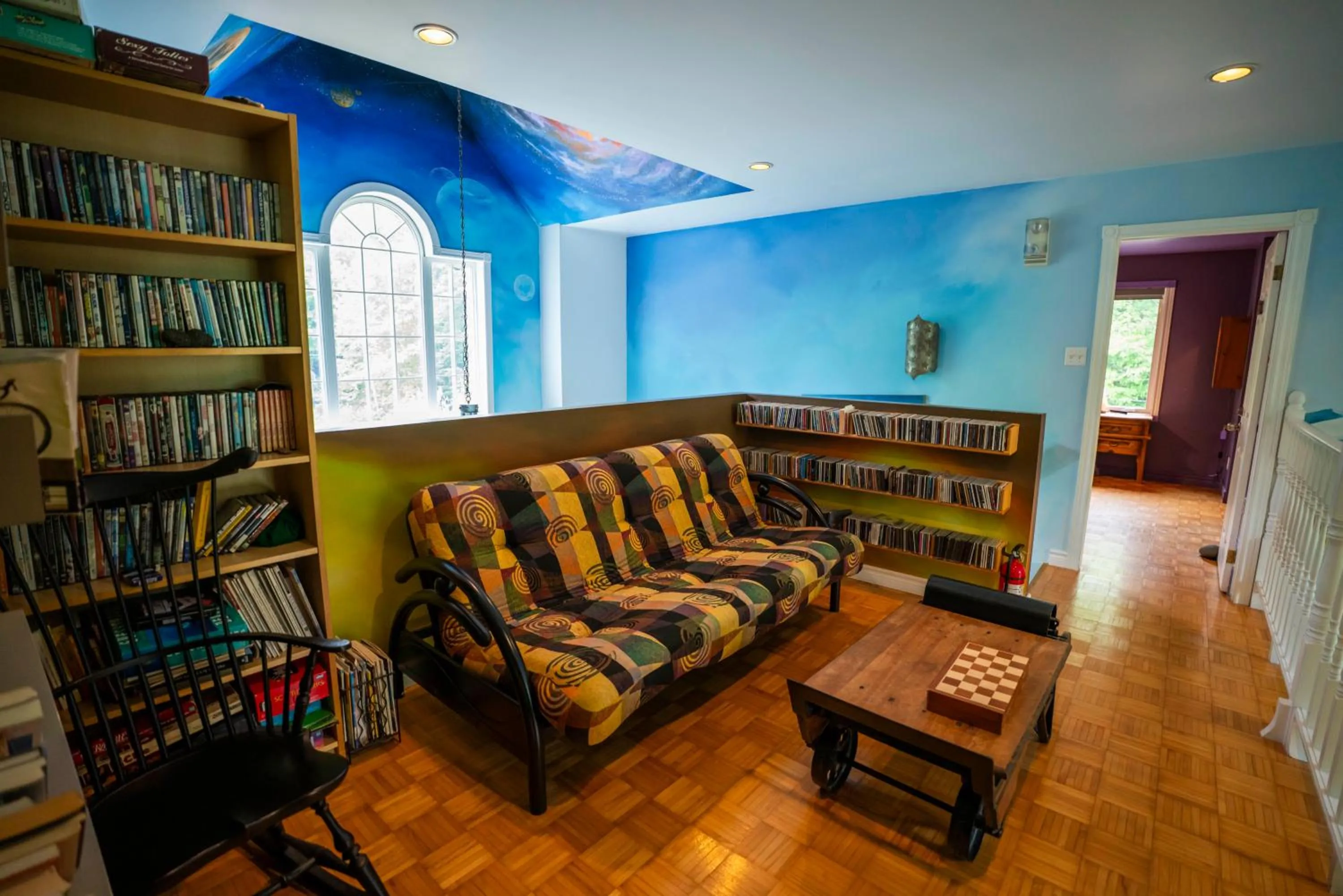 Library in Gîte Crystal Inn