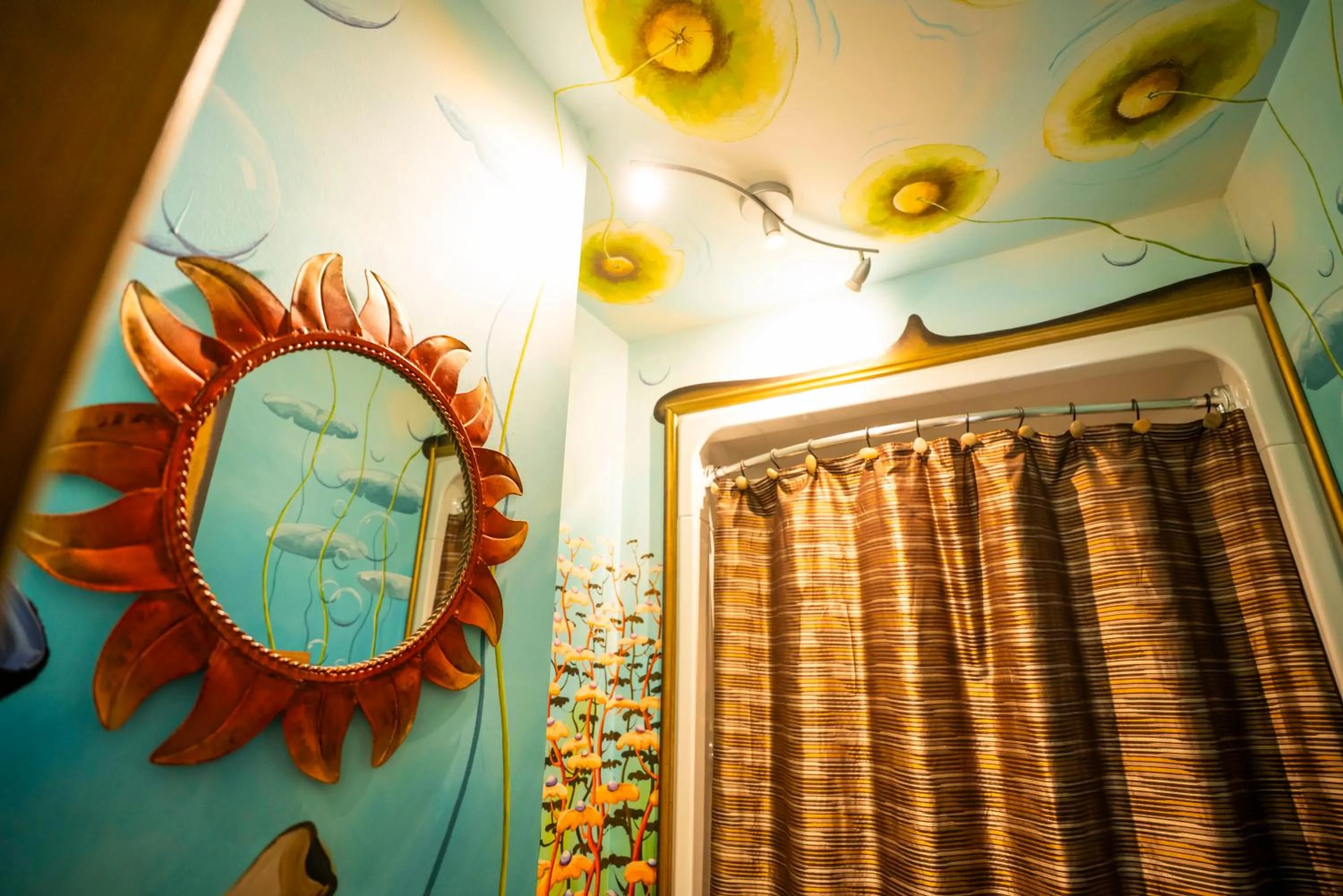 Bathroom in Gîte Crystal Inn