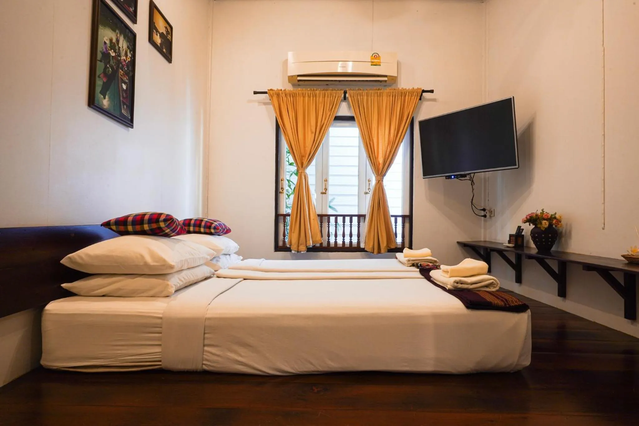 Bed in Thanicha Resort Amphawa