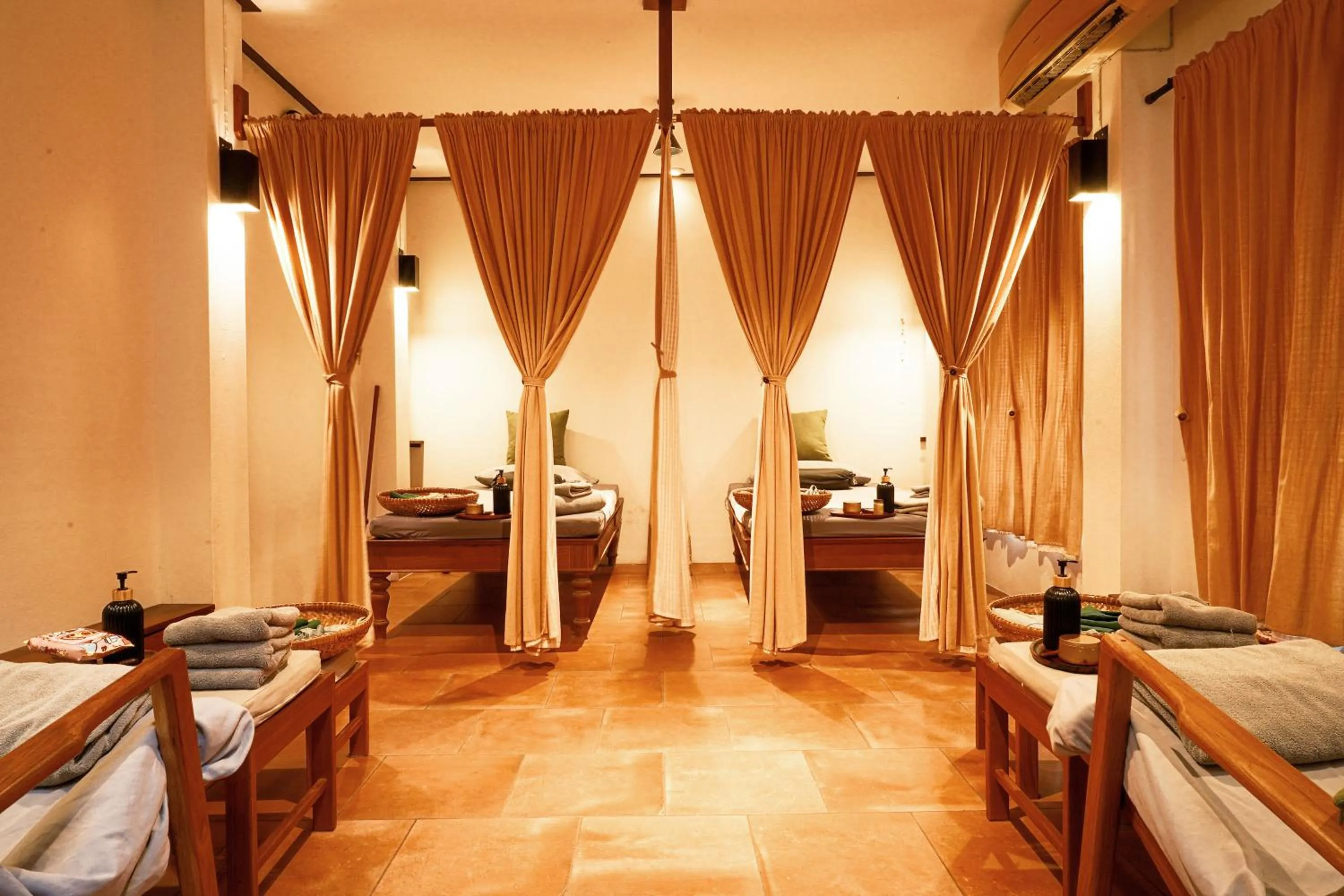 Massage, Bed in Thanicha Resort Amphawa