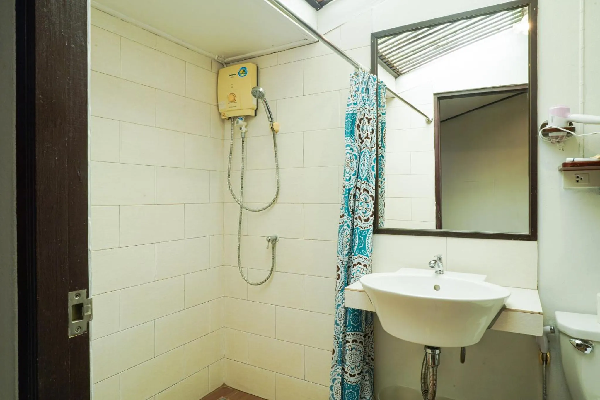 Bathroom in Thanicha Resort Amphawa