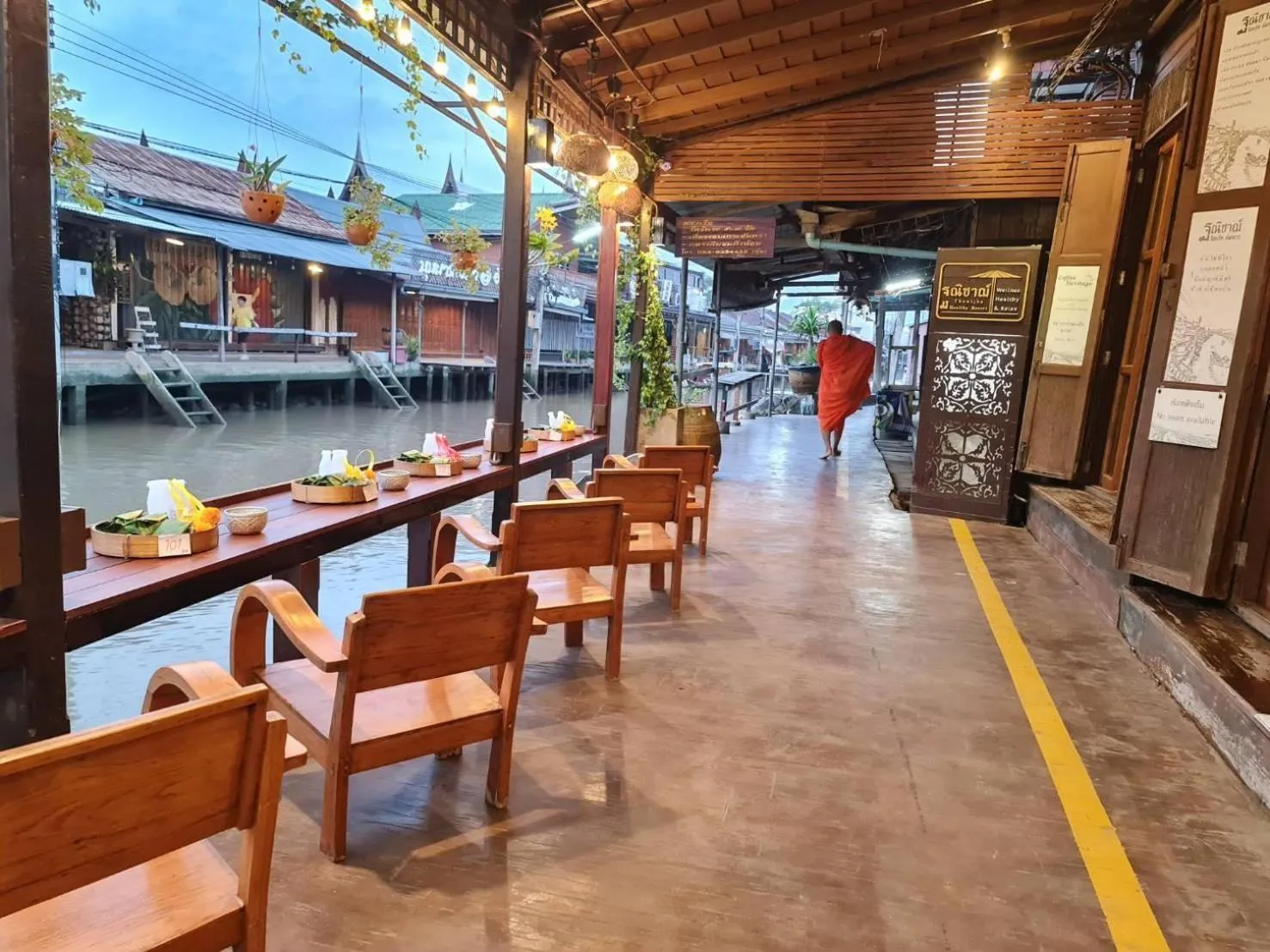 Restaurant/places to eat in Thanicha Resort Amphawa
