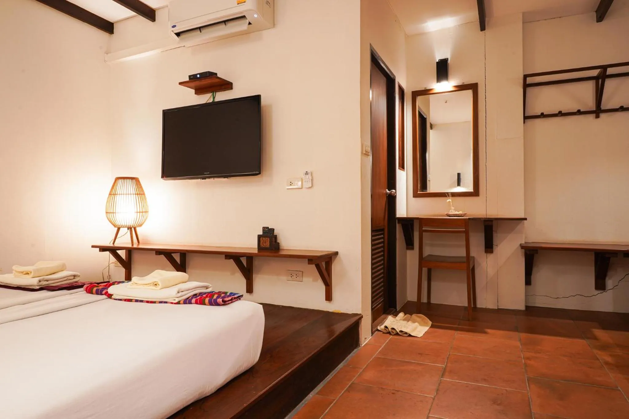 Bedroom, Bed in Thanicha Resort Amphawa