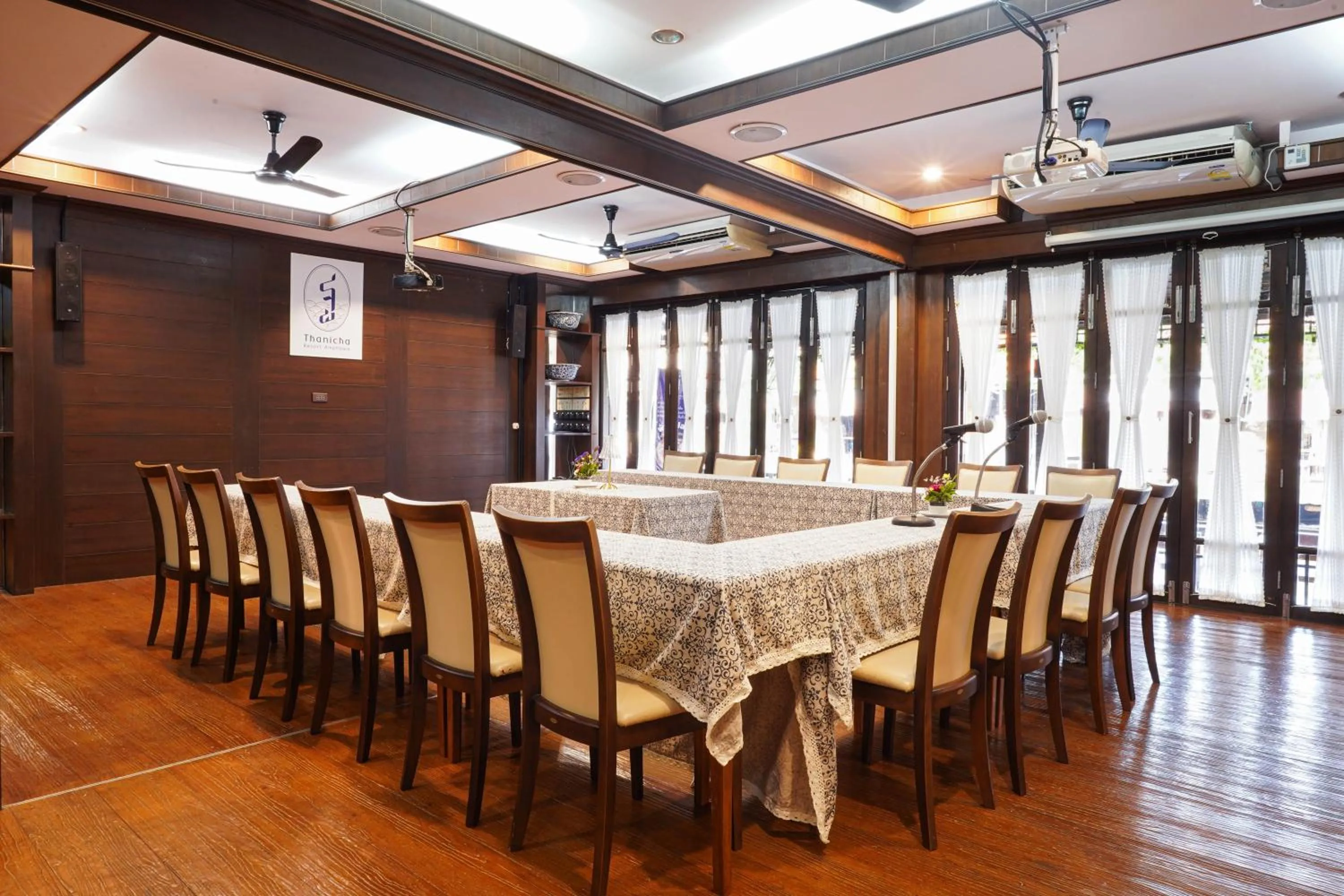Meeting/conference room in Thanicha Resort Amphawa