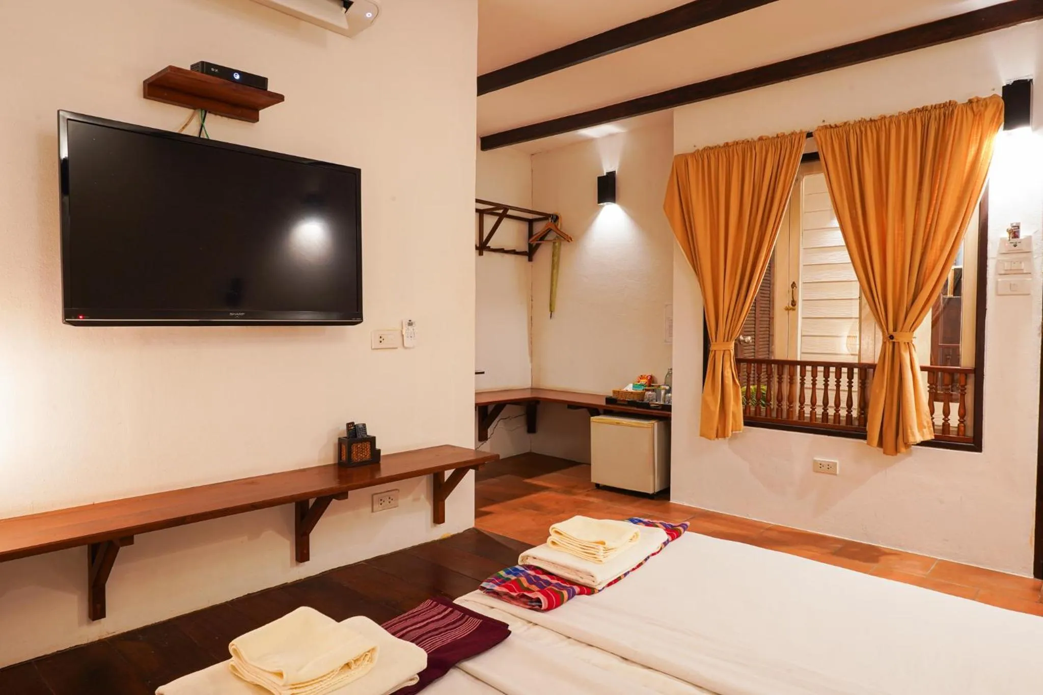 View (from property/room), Bed in Thanicha Resort Amphawa