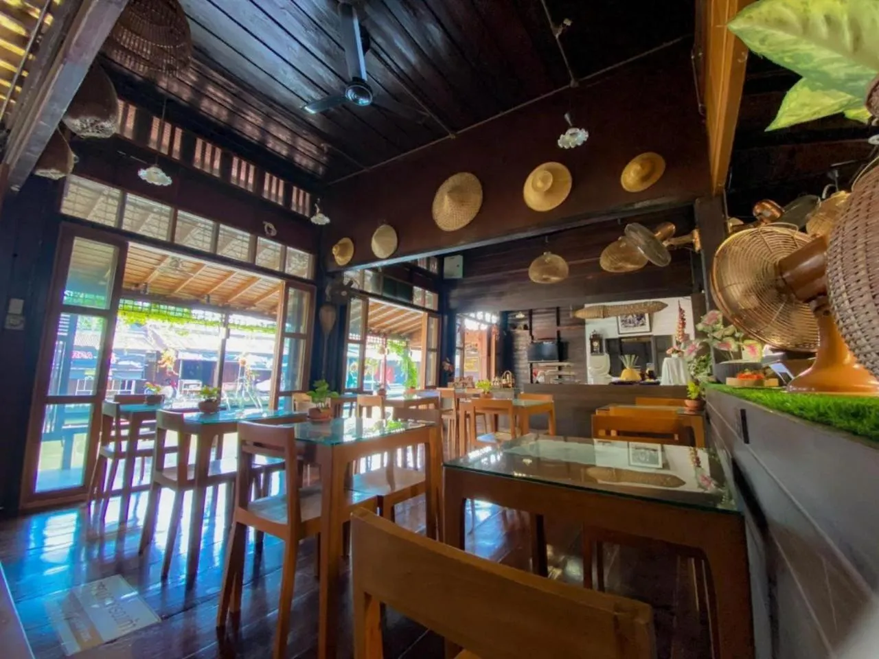 Restaurant/places to eat in Thanicha Resort Amphawa