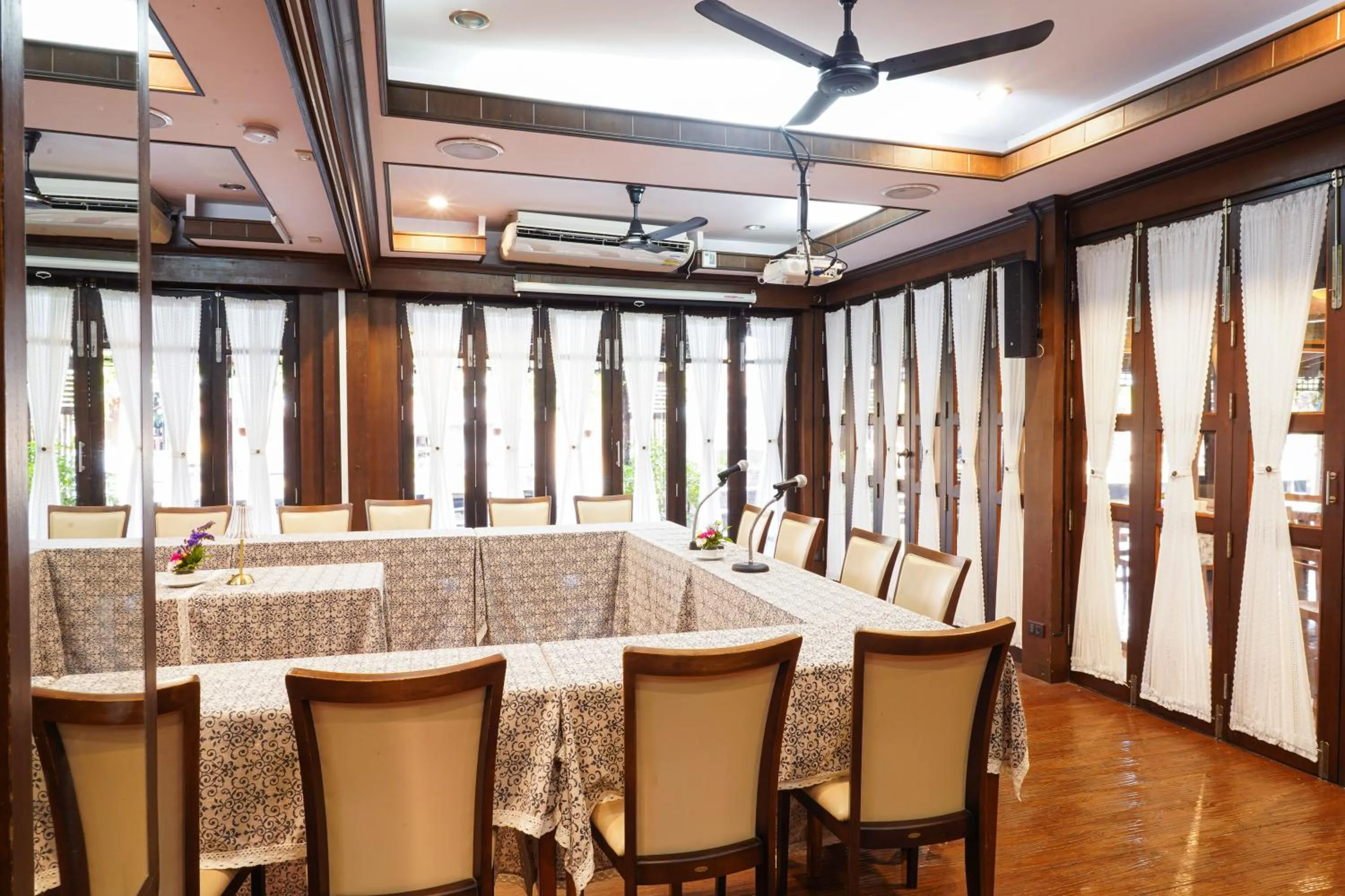 Meeting/conference room in Thanicha Resort Amphawa