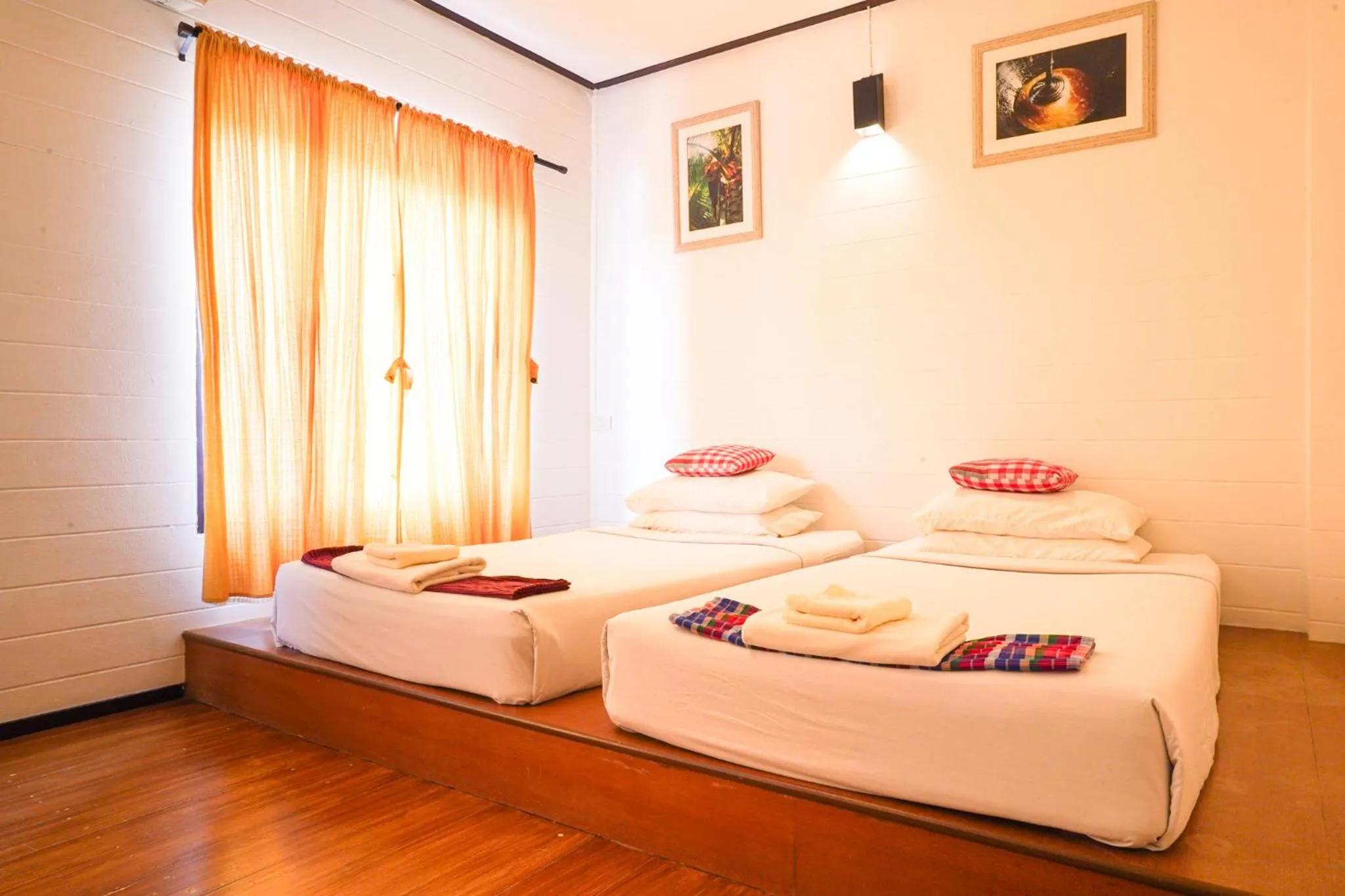 Bed in Thanicha Resort Amphawa