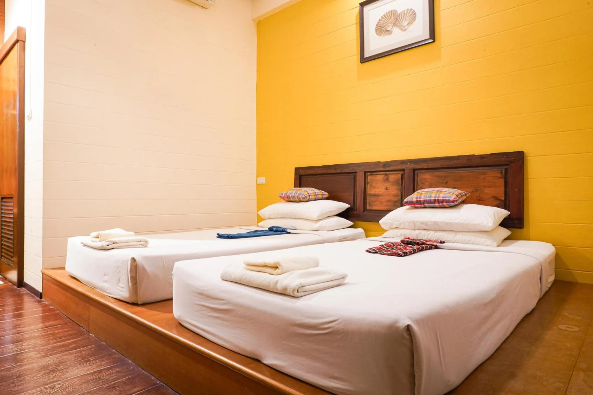 Bed in Thanicha Resort Amphawa