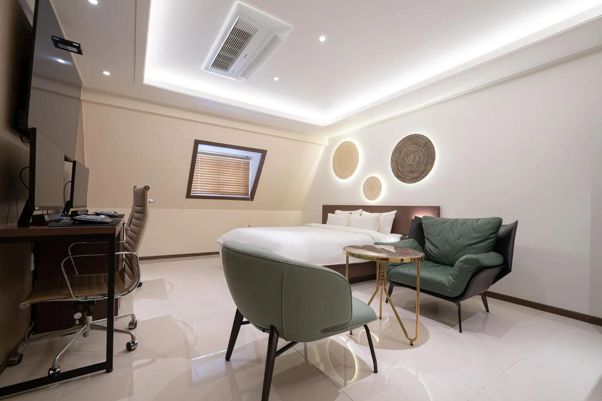 TV and multimedia in From H About Hotel Chungju