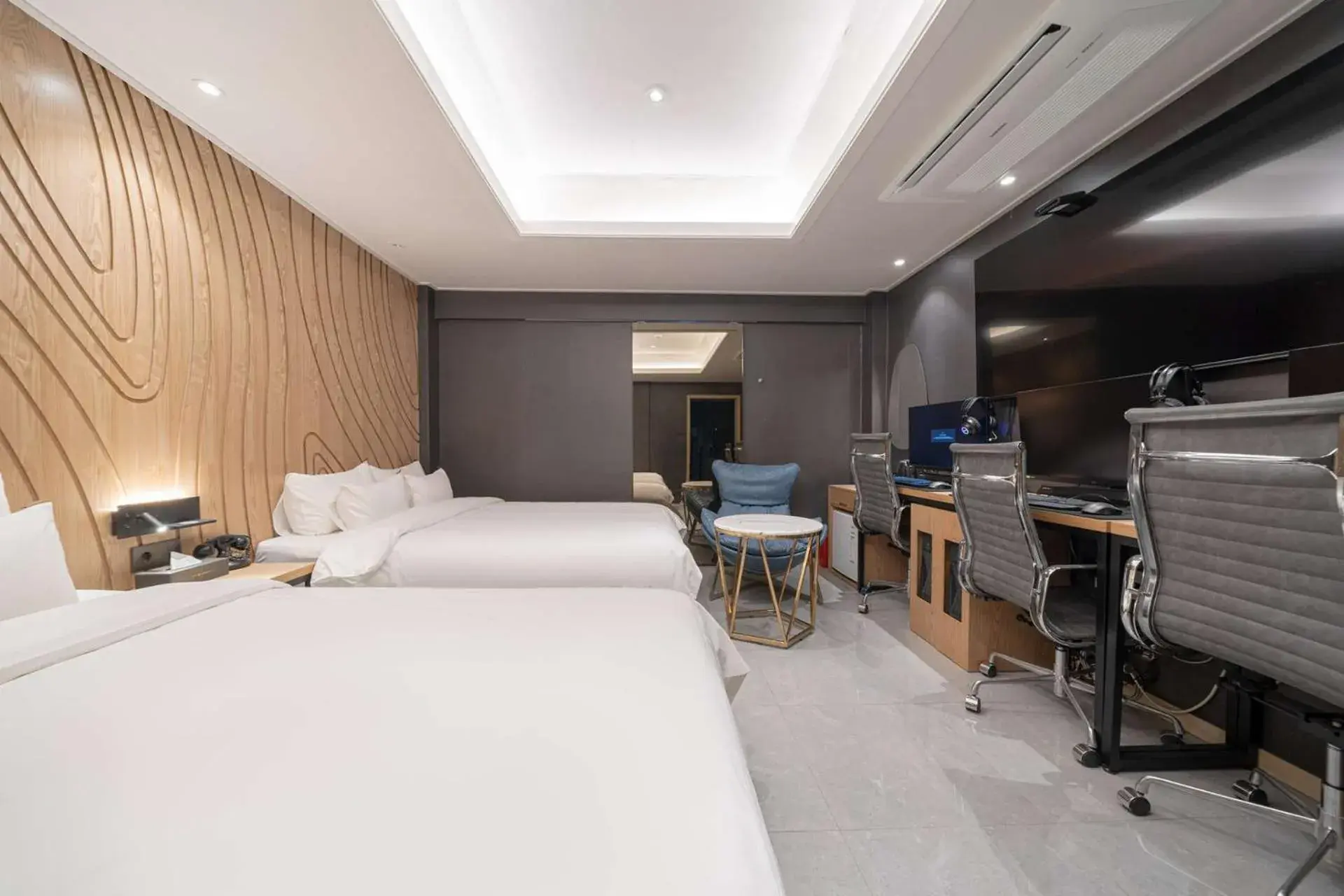 Deluxe Twin Room with 4PC in From H About Hotel Chungju Deluxe Twin Room with 4PC in From H About Hotel Chungju