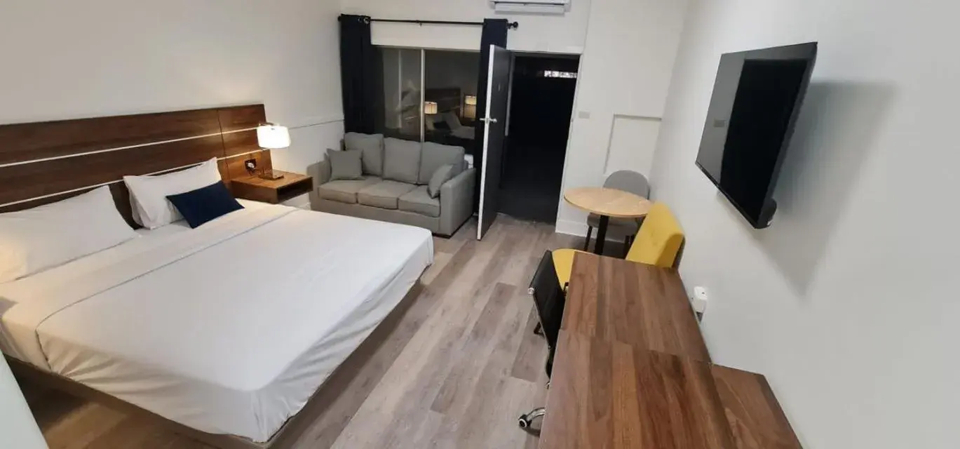 Deluxe Room (2 Adults + 1 Child) in OUYEN MOTEL Deluxe Room (2 Adults + 1 Child) in OUYEN MOTEL