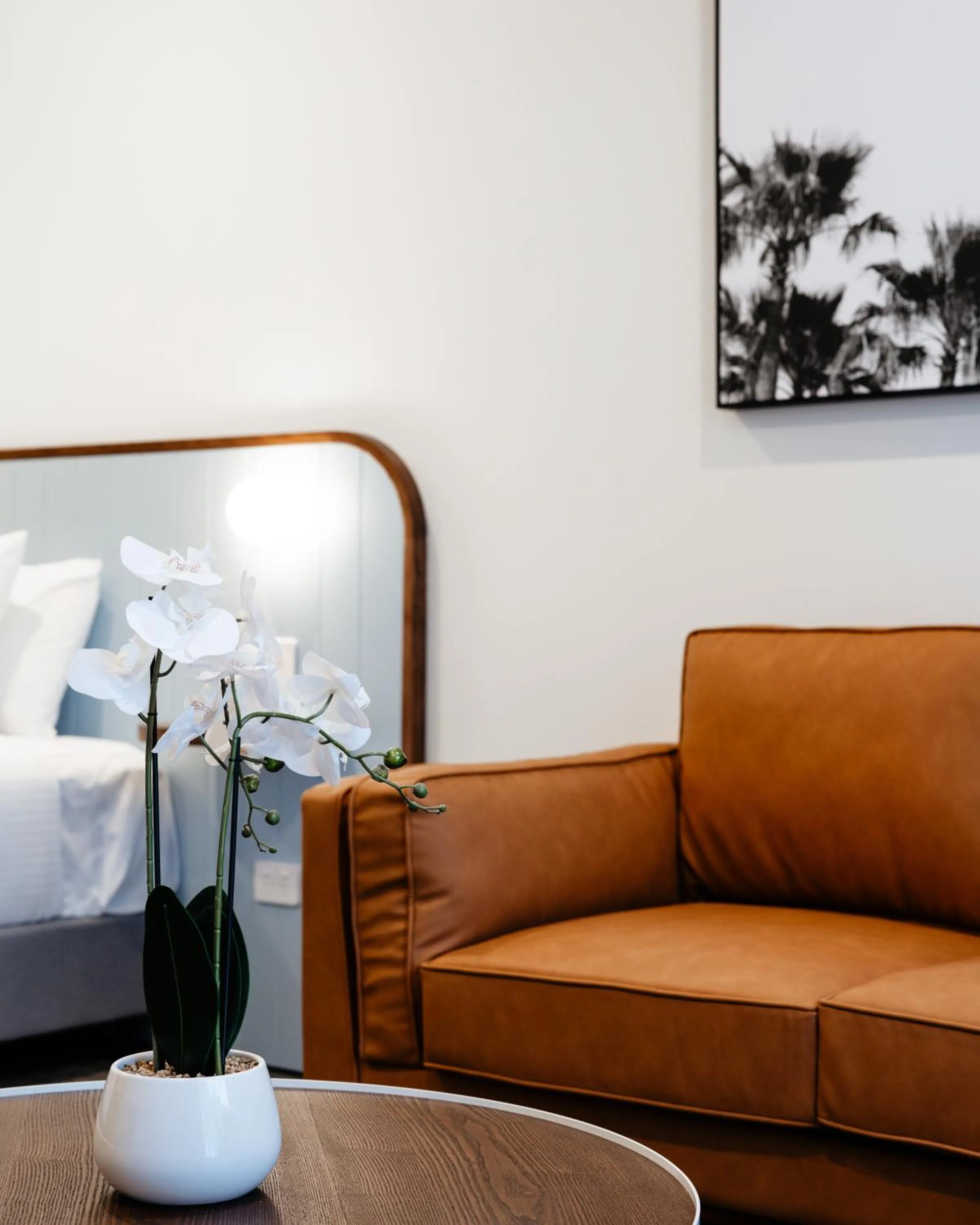 Bed in Peninsula Hotel Motel