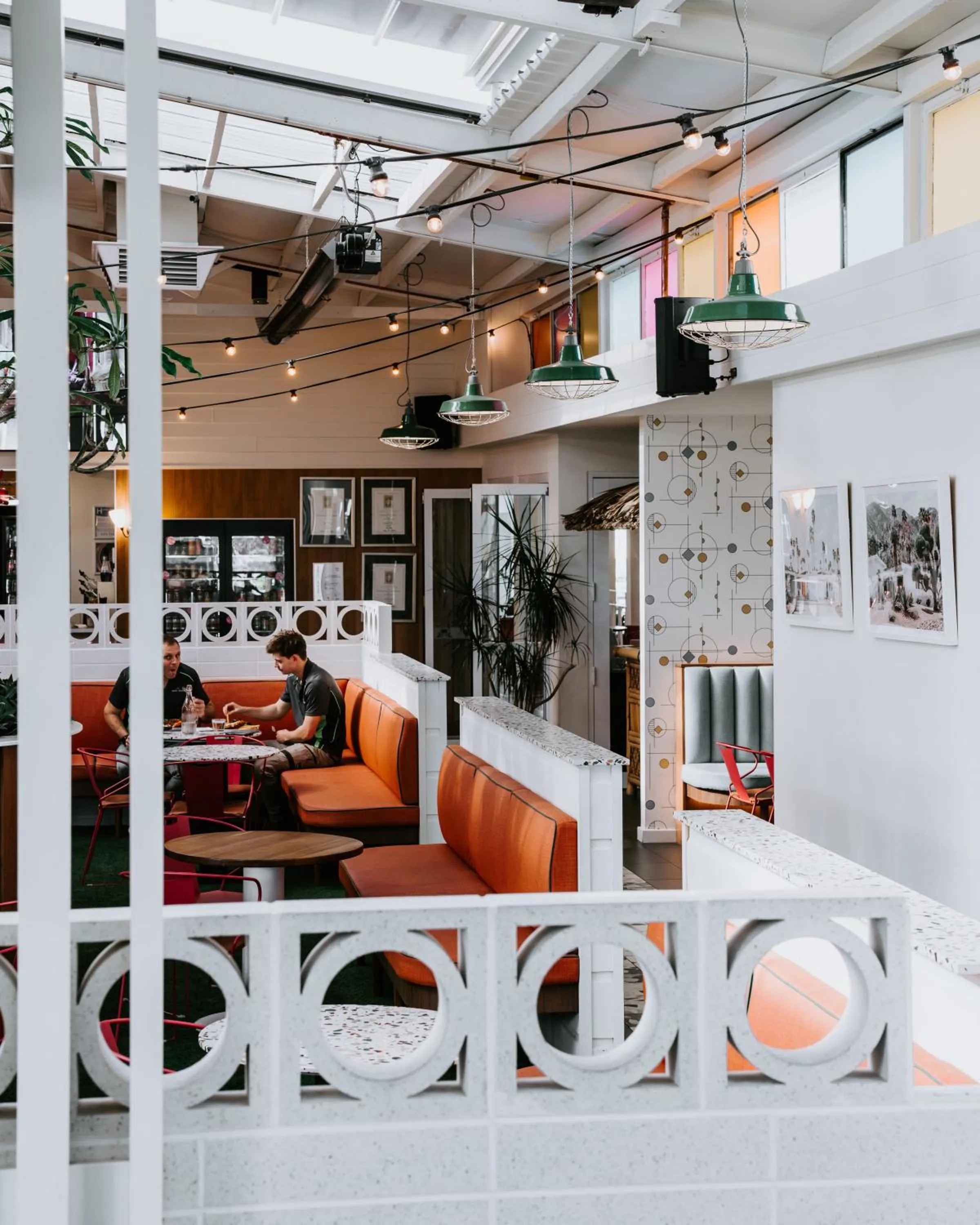 Restaurant/places to eat in Peninsula Hotel Motel