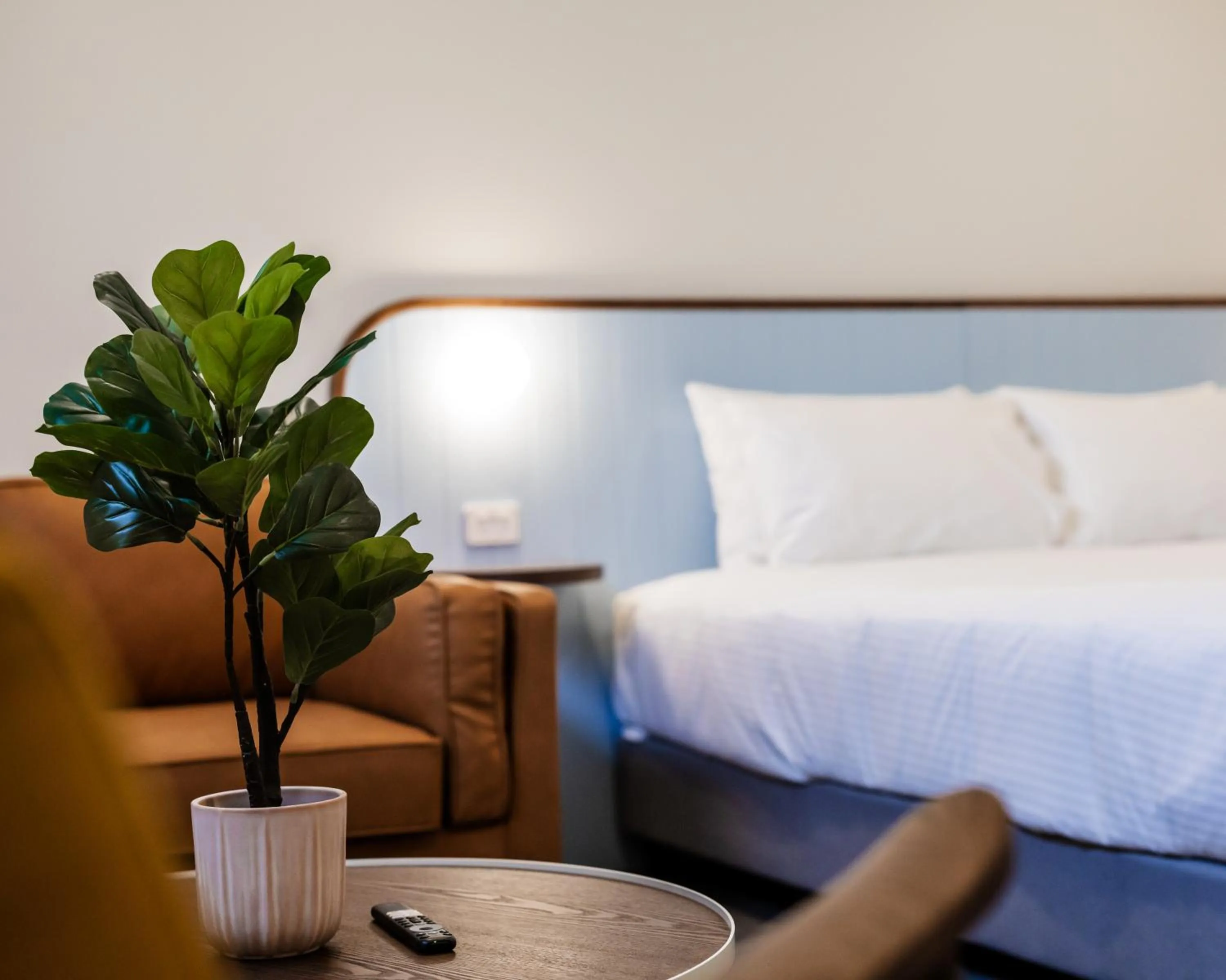 Bed in Peninsula Hotel Motel