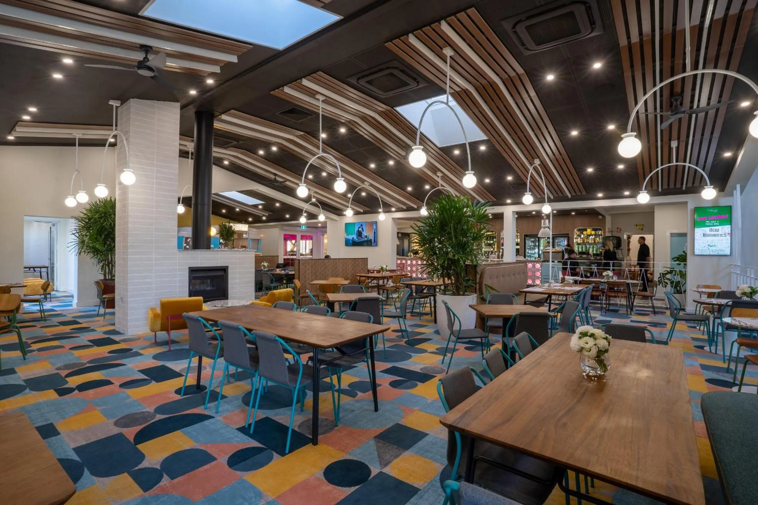 Restaurant/places to eat in Peninsula Hotel Motel