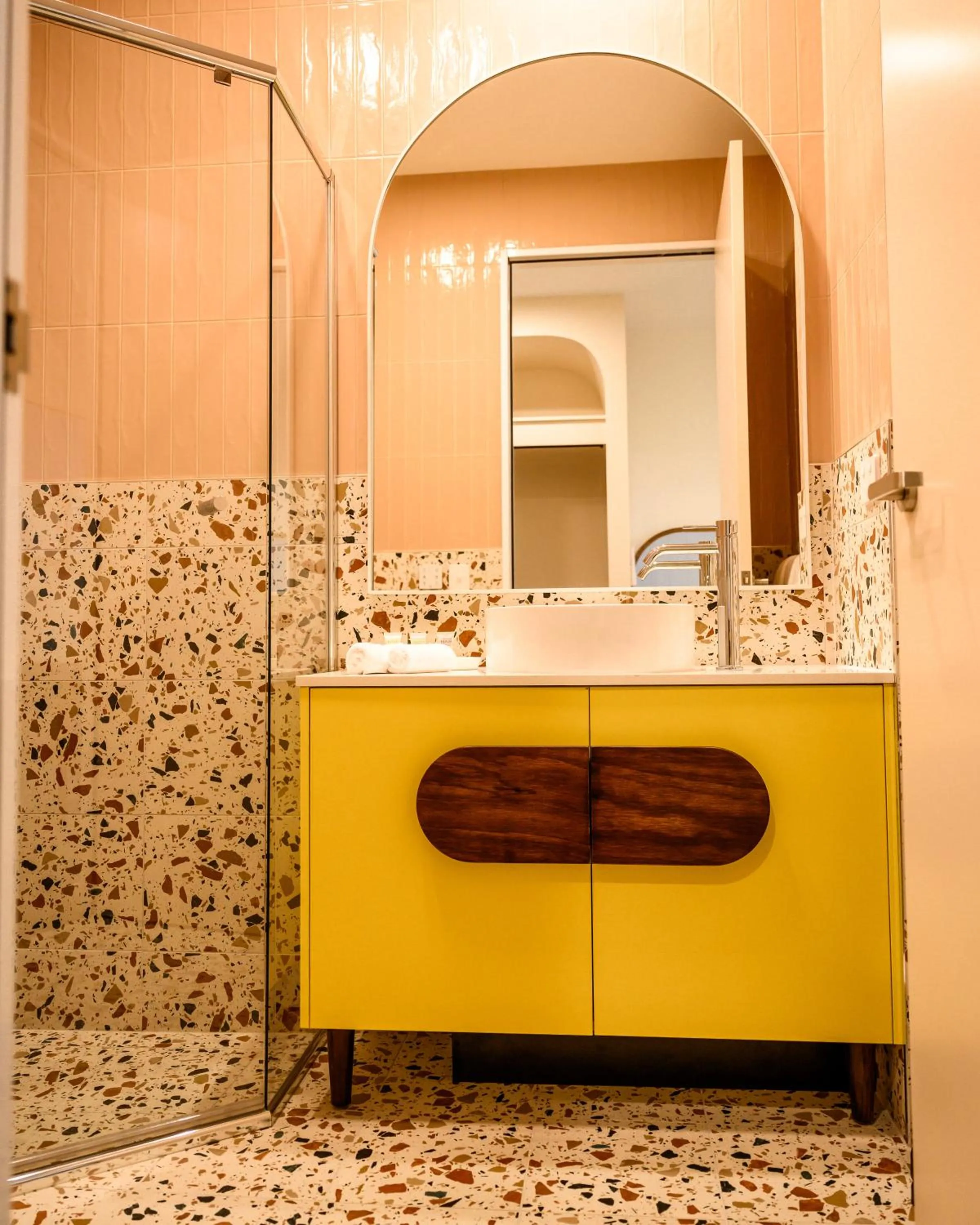 Peninsula Hotel Motel