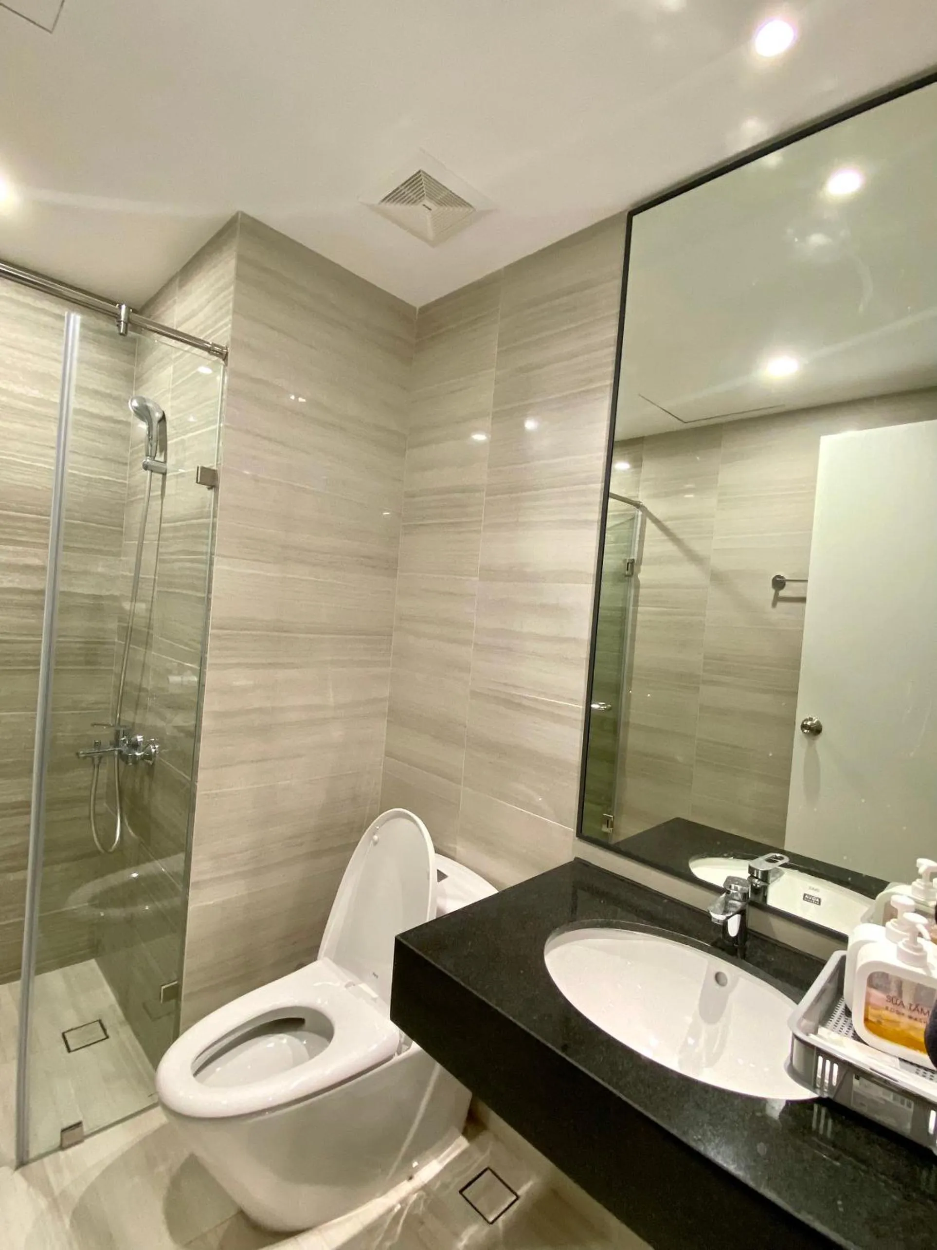 Toilet in The Emerald Golf View