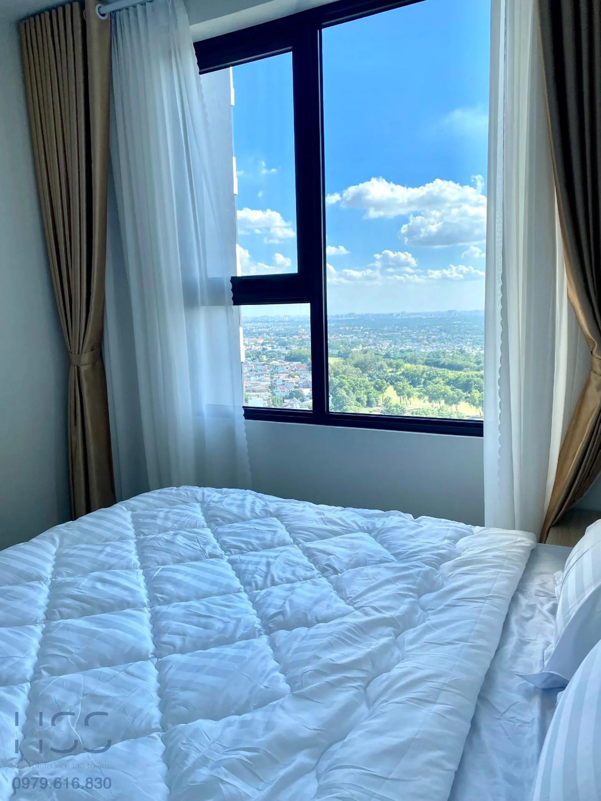 Bed in The Emerald Golf View
