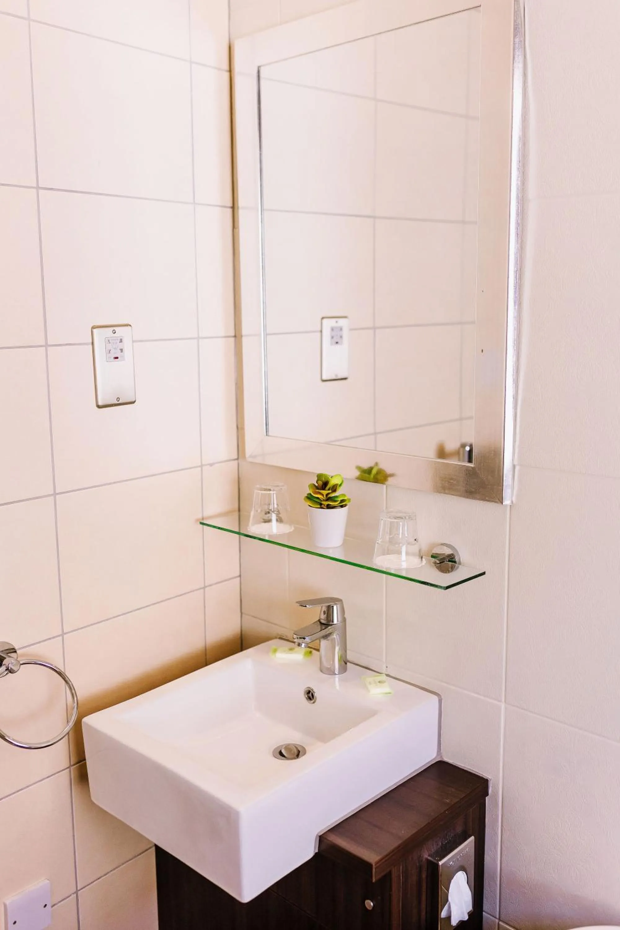 Bathroom in The Bull Hotel