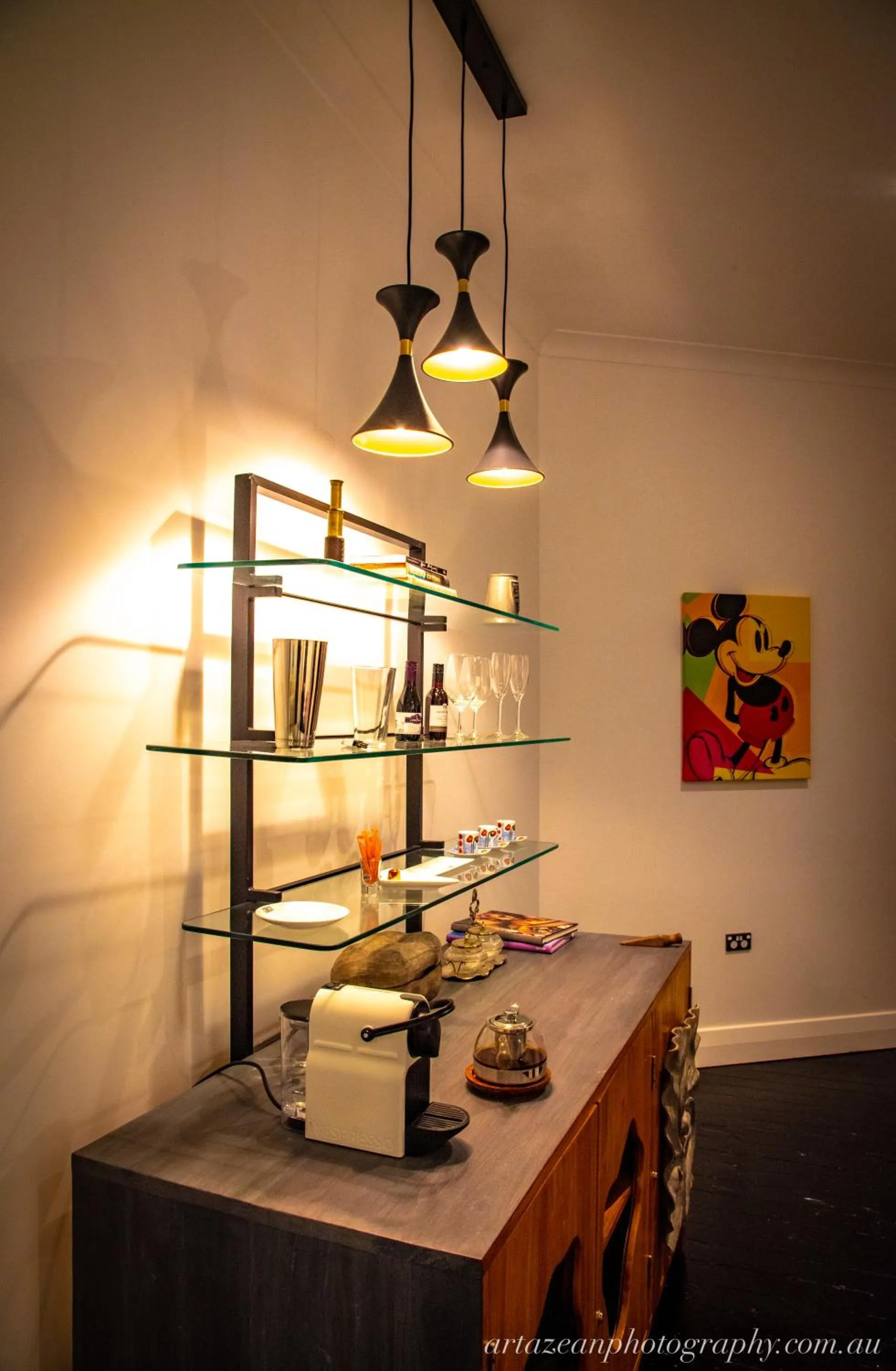 Food and drinks in Circa 1928