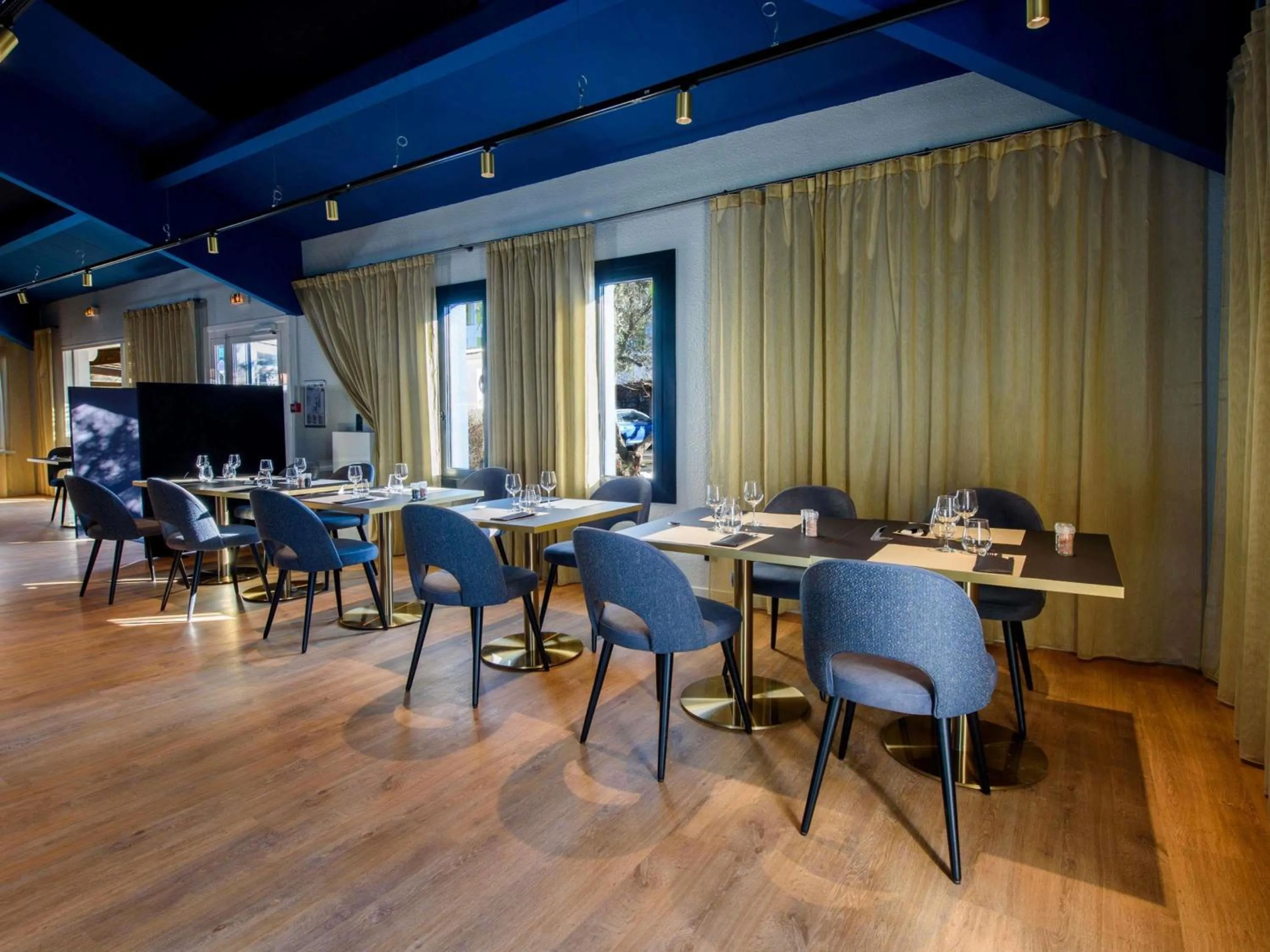 Restaurant/places to eat in Mercure Toulouse Aeroport Blagnac