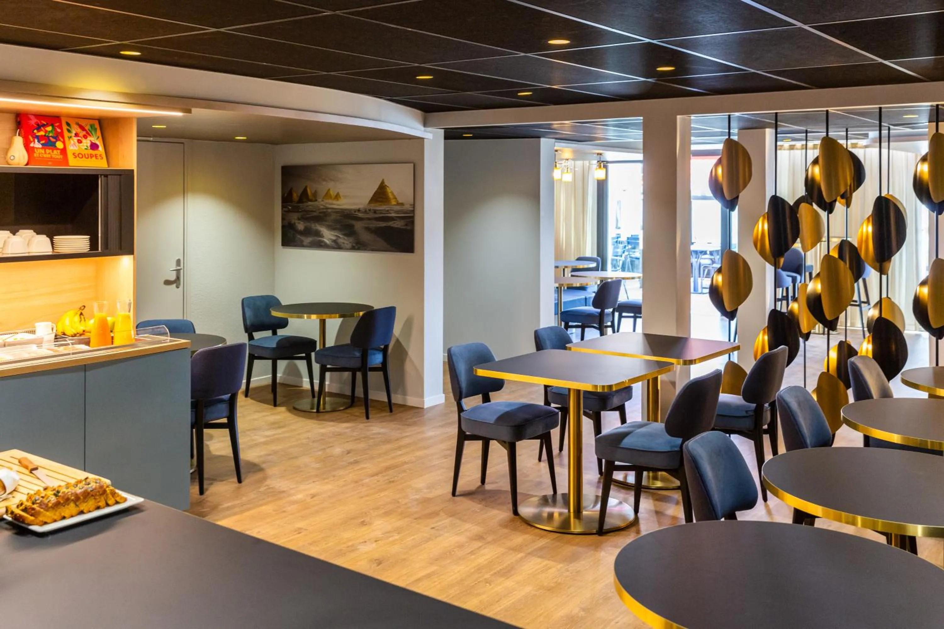 Restaurant/places to eat in Mercure Toulouse Aeroport Blagnac