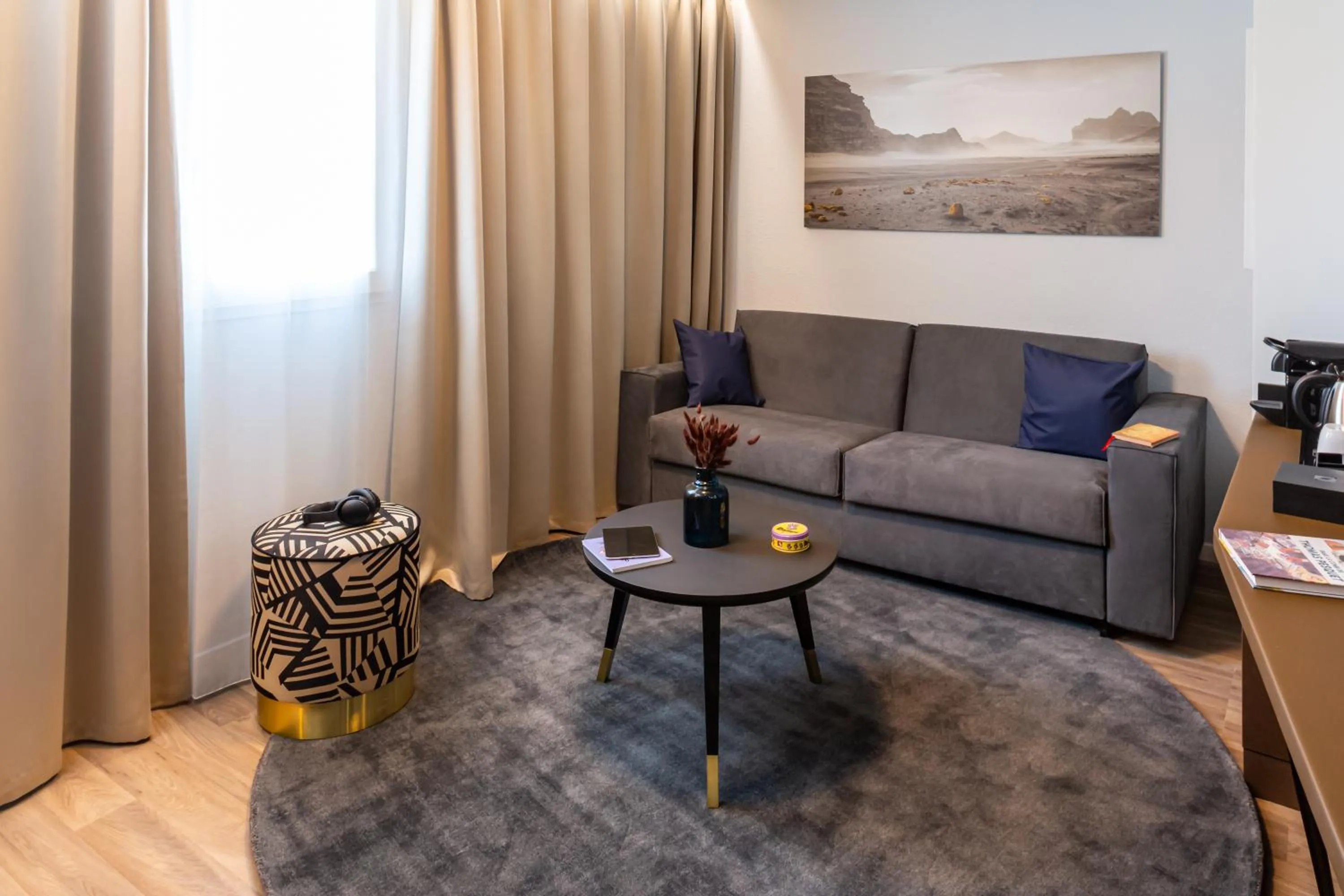 Living room in Mercure Toulouse Aeroport Blagnac