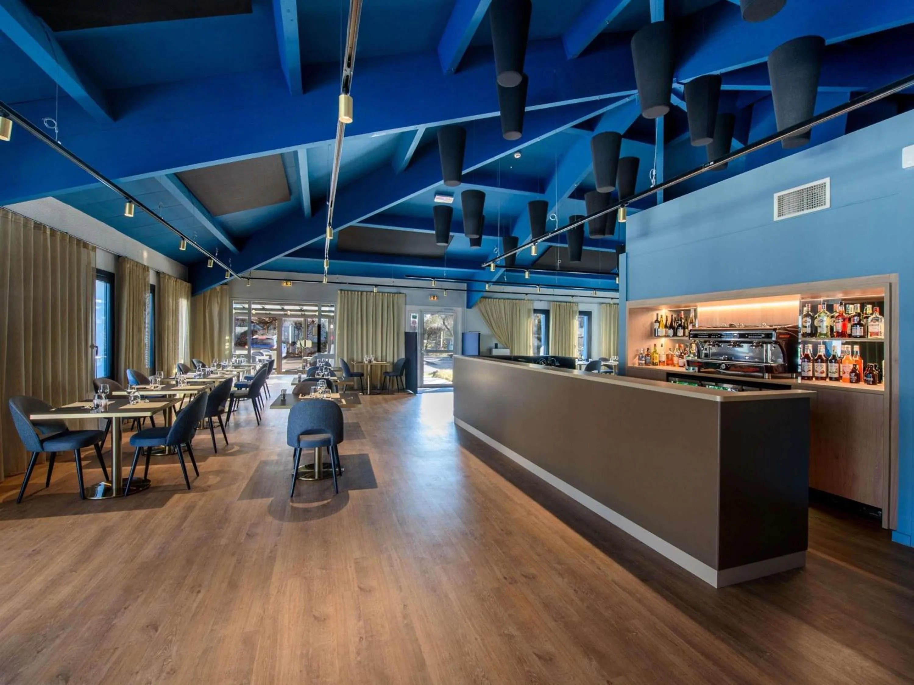 Restaurant/places to eat in Mercure Toulouse Aeroport Blagnac