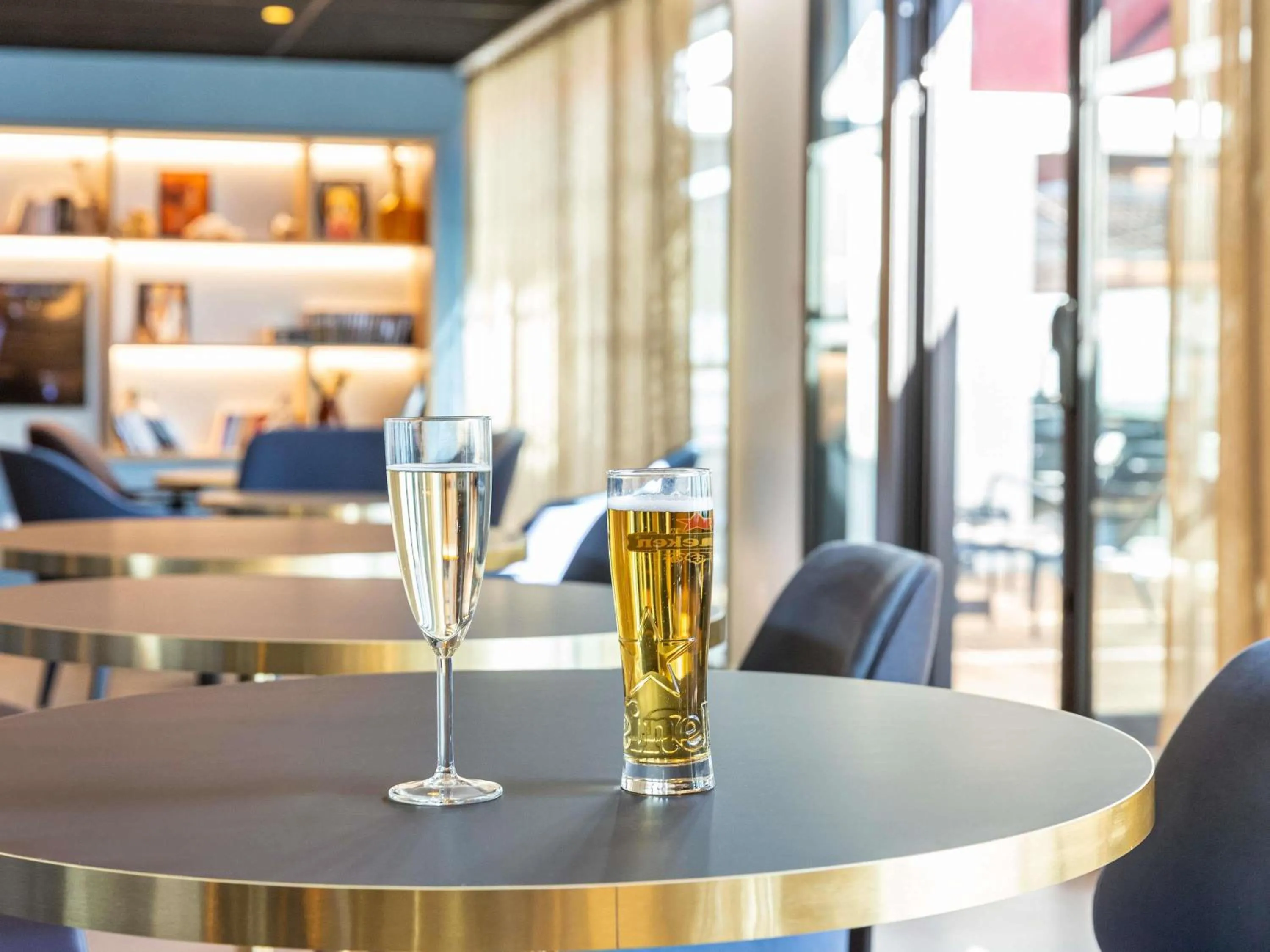 Lounge or bar in Mercure Toulouse Aeroport Blagnac