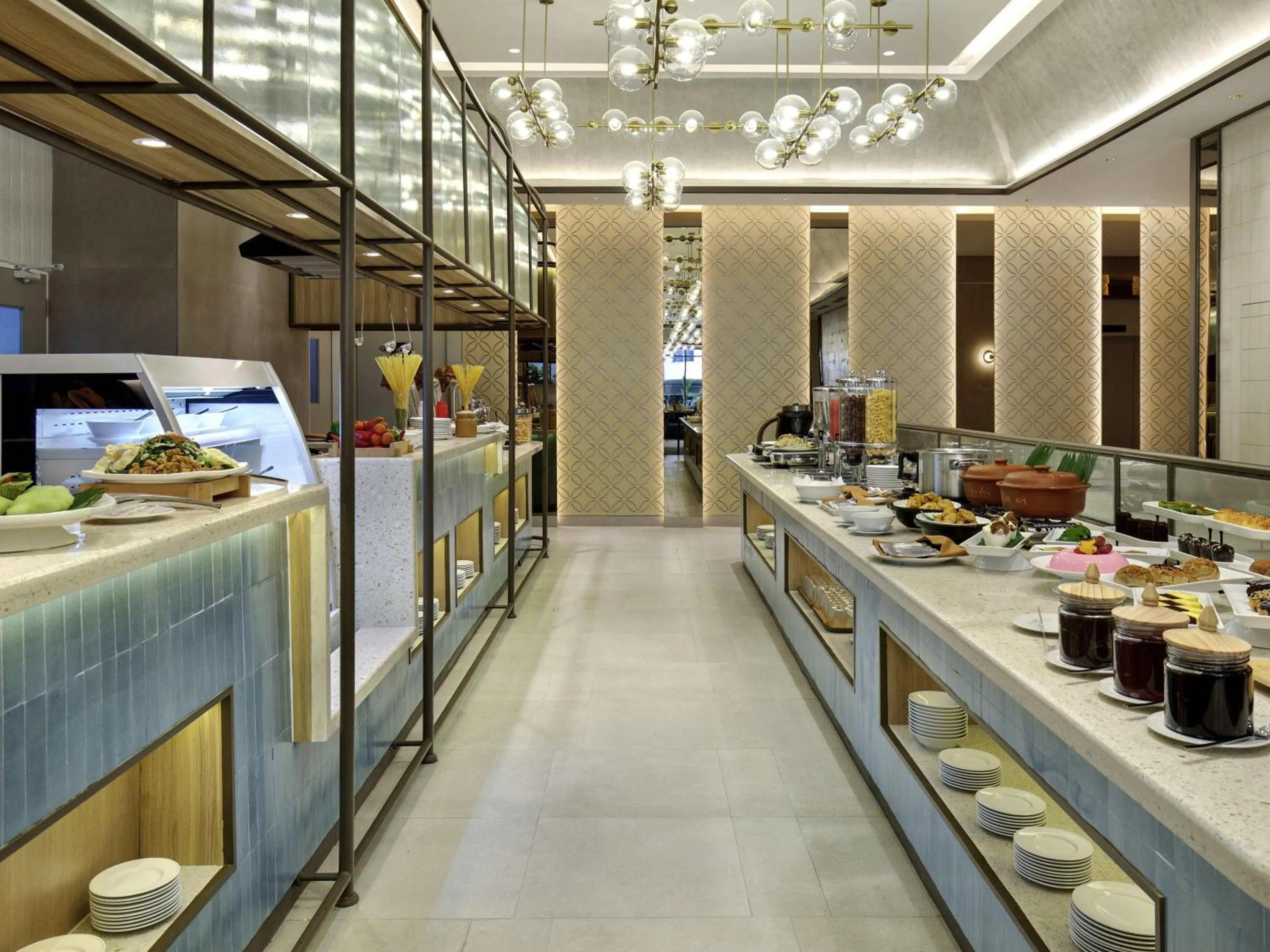 Restaurant/places to eat in ibis Palembang Sanggar