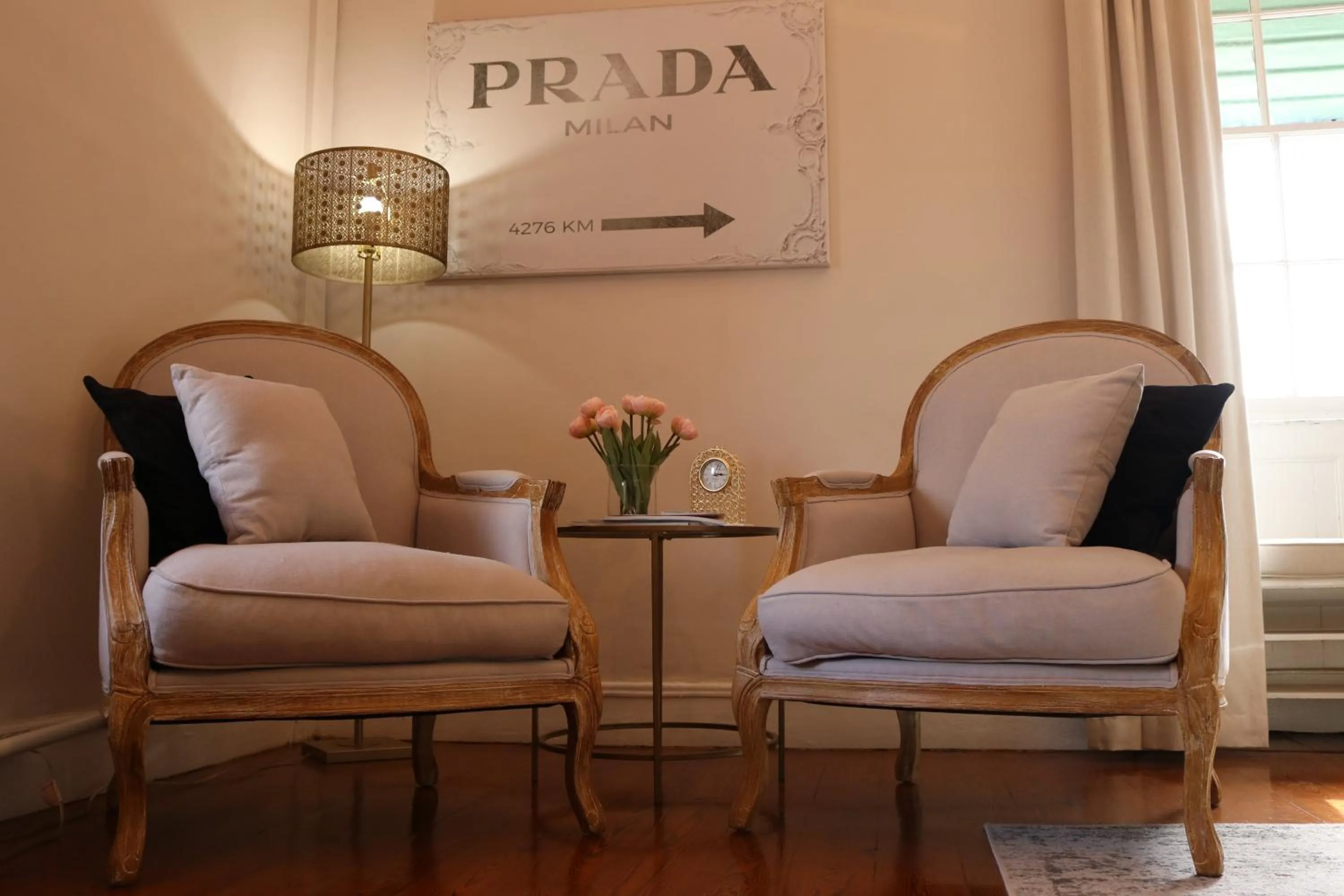 Seating area in Sweetfield Manor